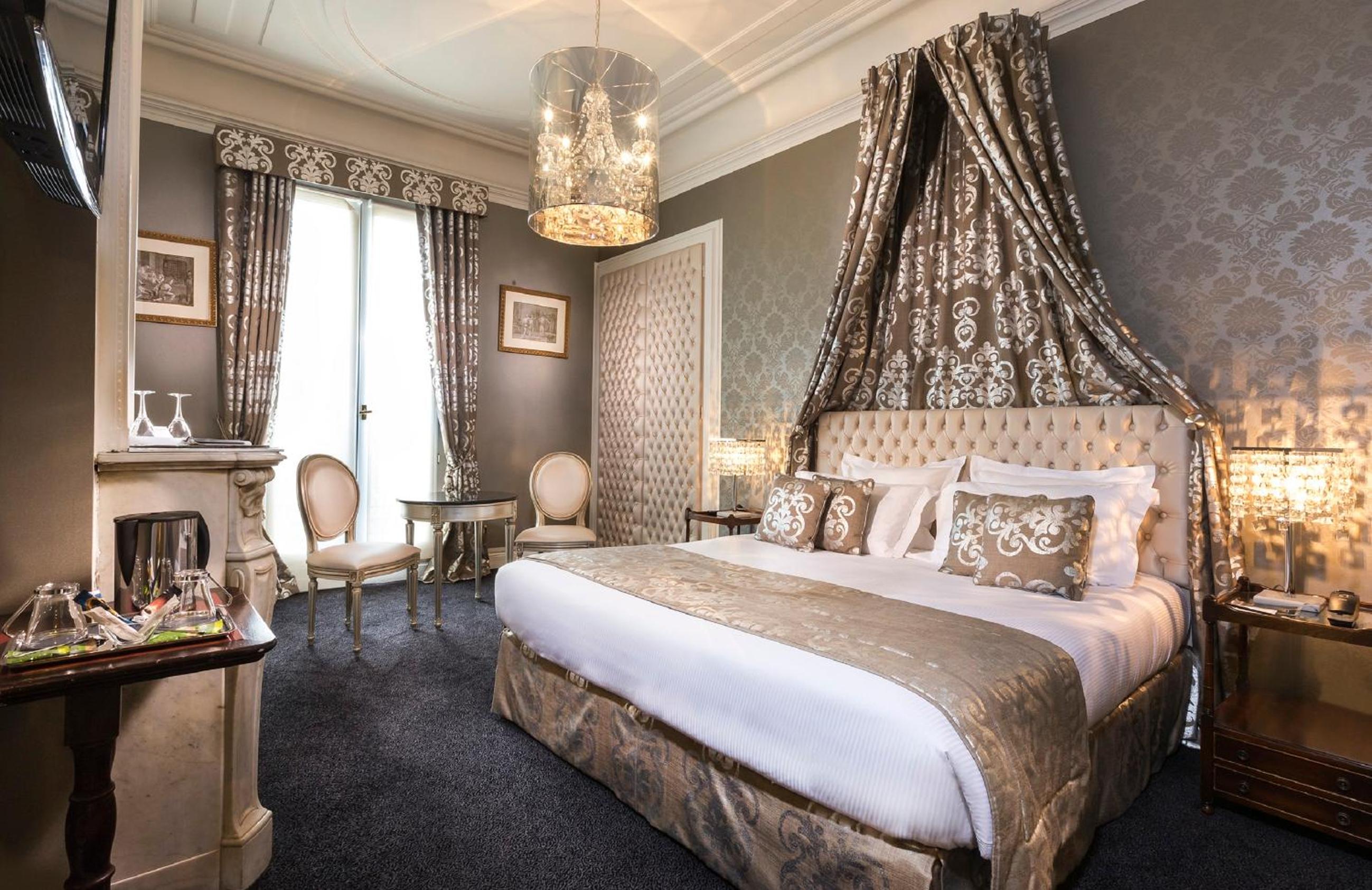 Deluxe Double Room with Balcony photo 2