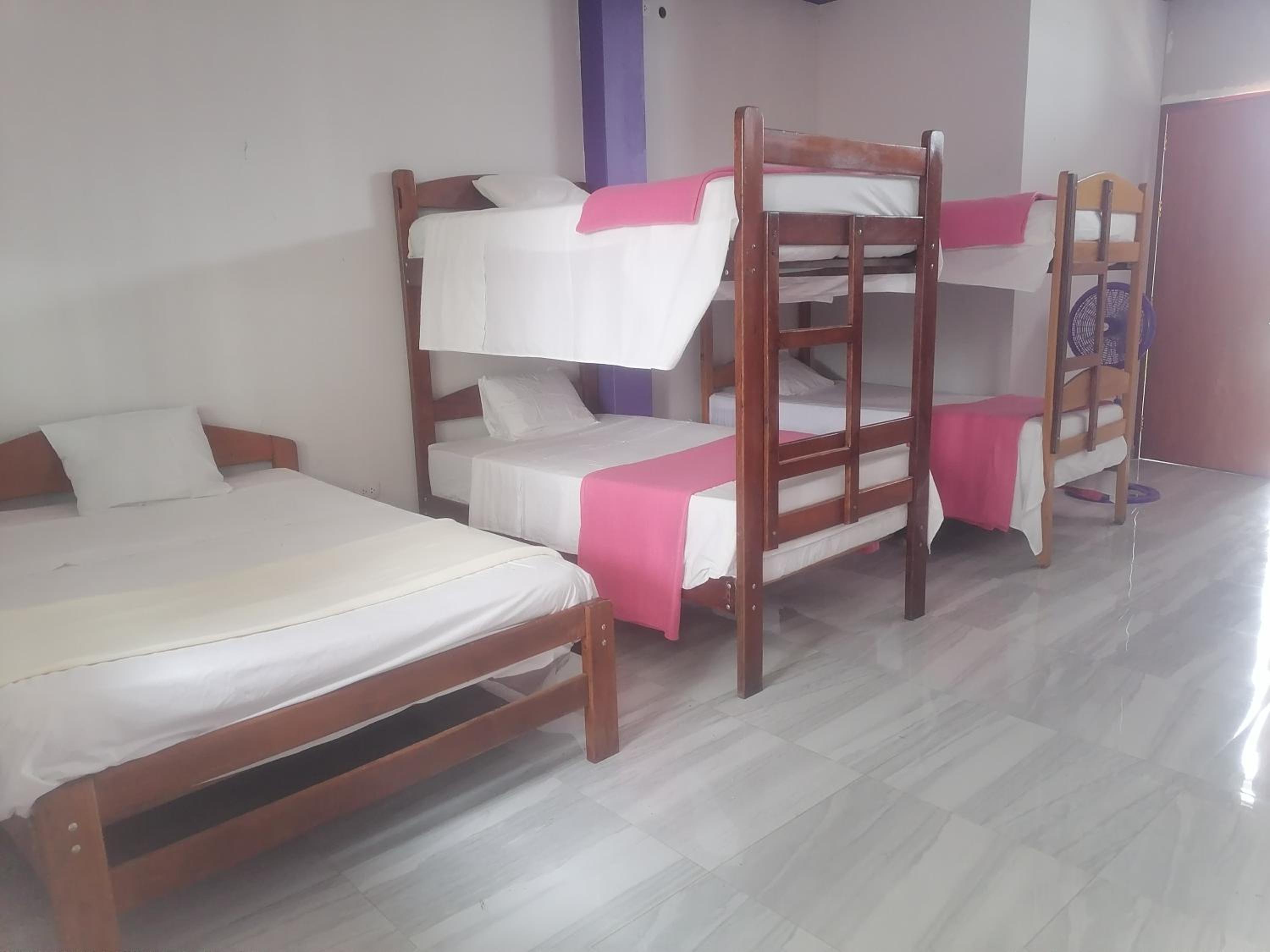 8-Bed Female Dormitory Room photo 3