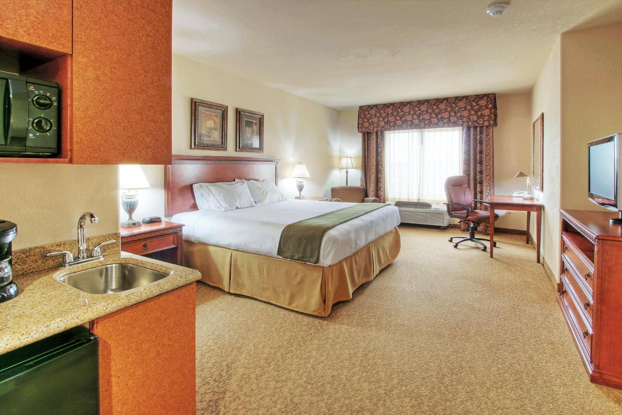 Standard King Room - Photo 1