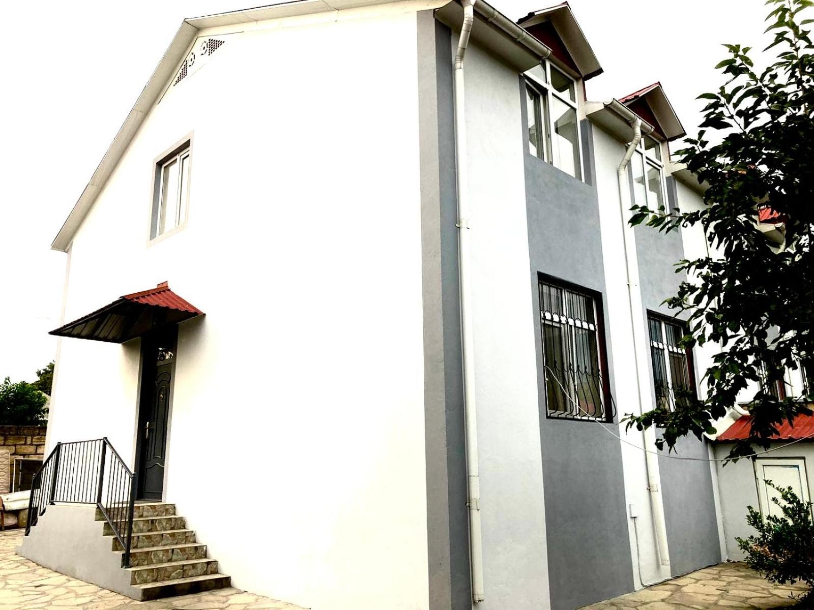 Three-Bedroom House photo 2