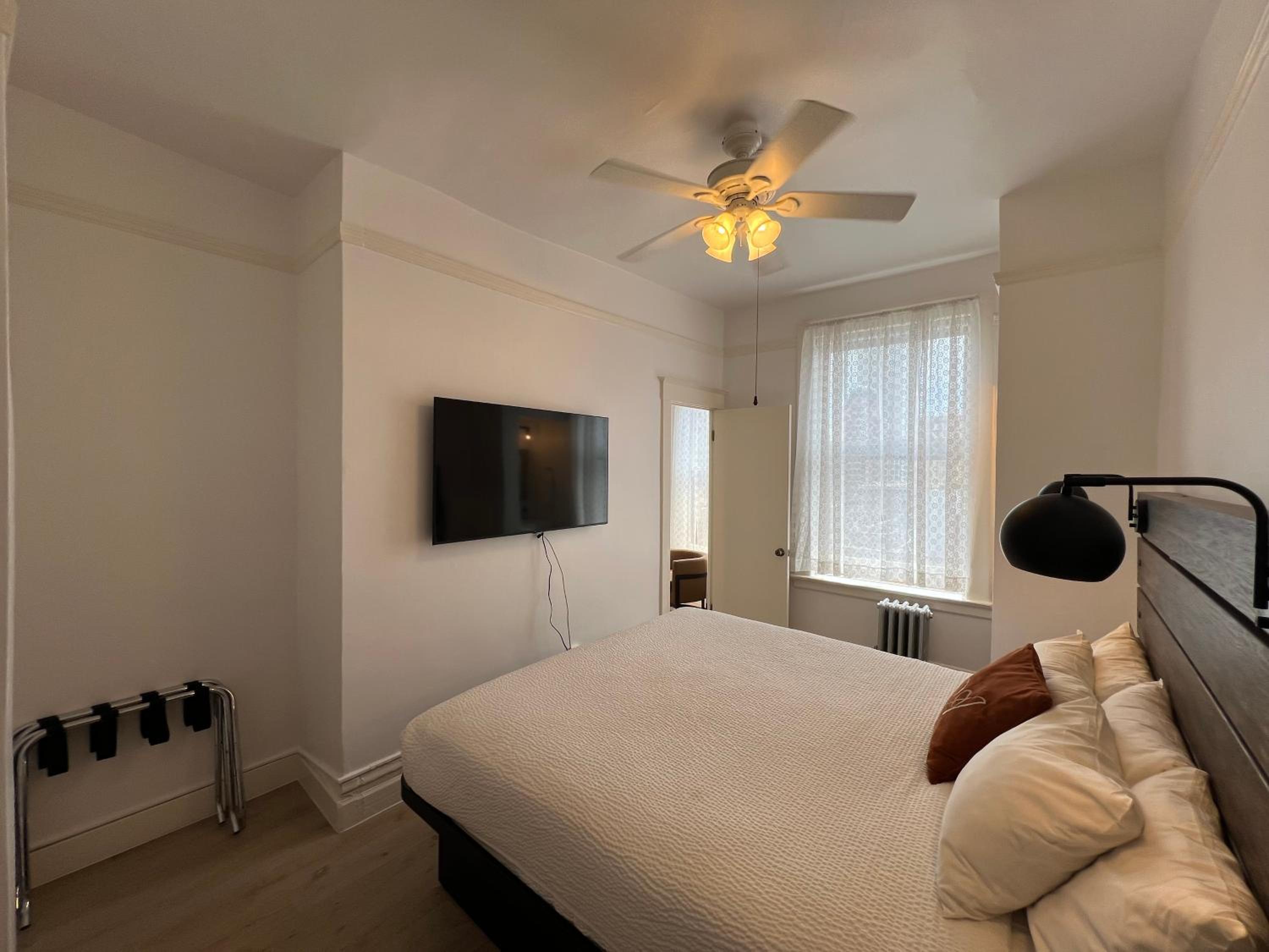 Suite - Photo 7