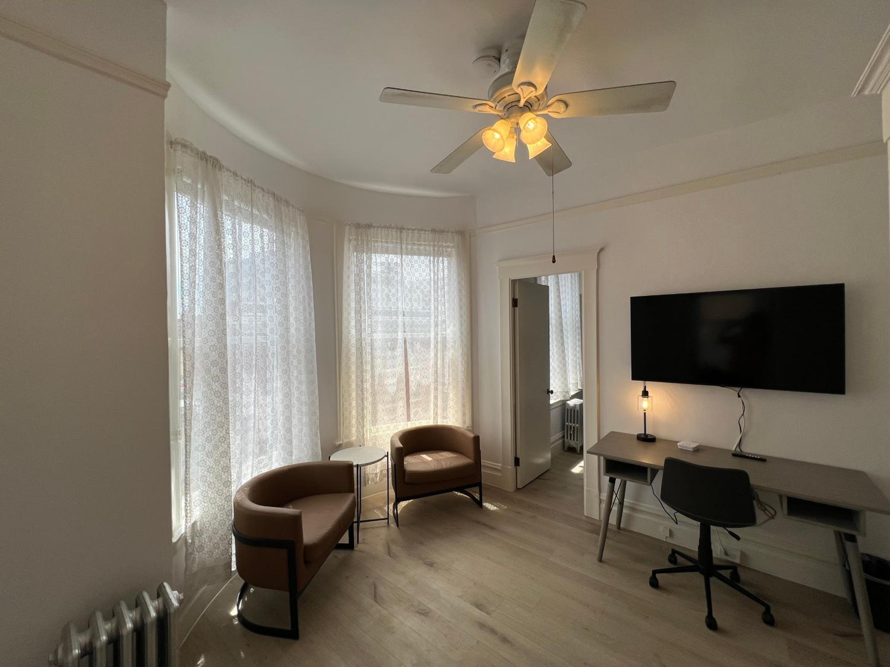 Suite - Photo 6