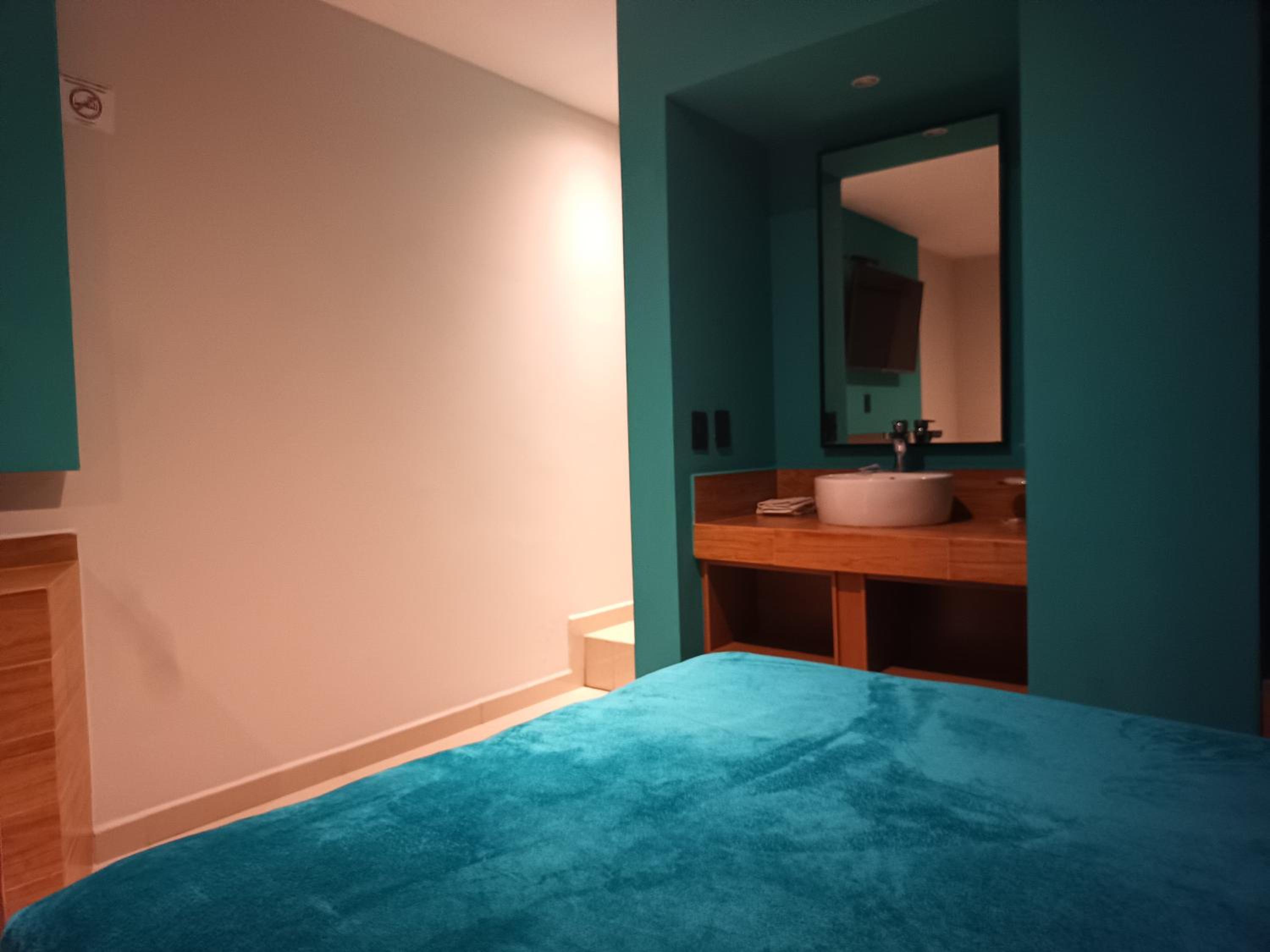 Standard Double Room - Photo 13