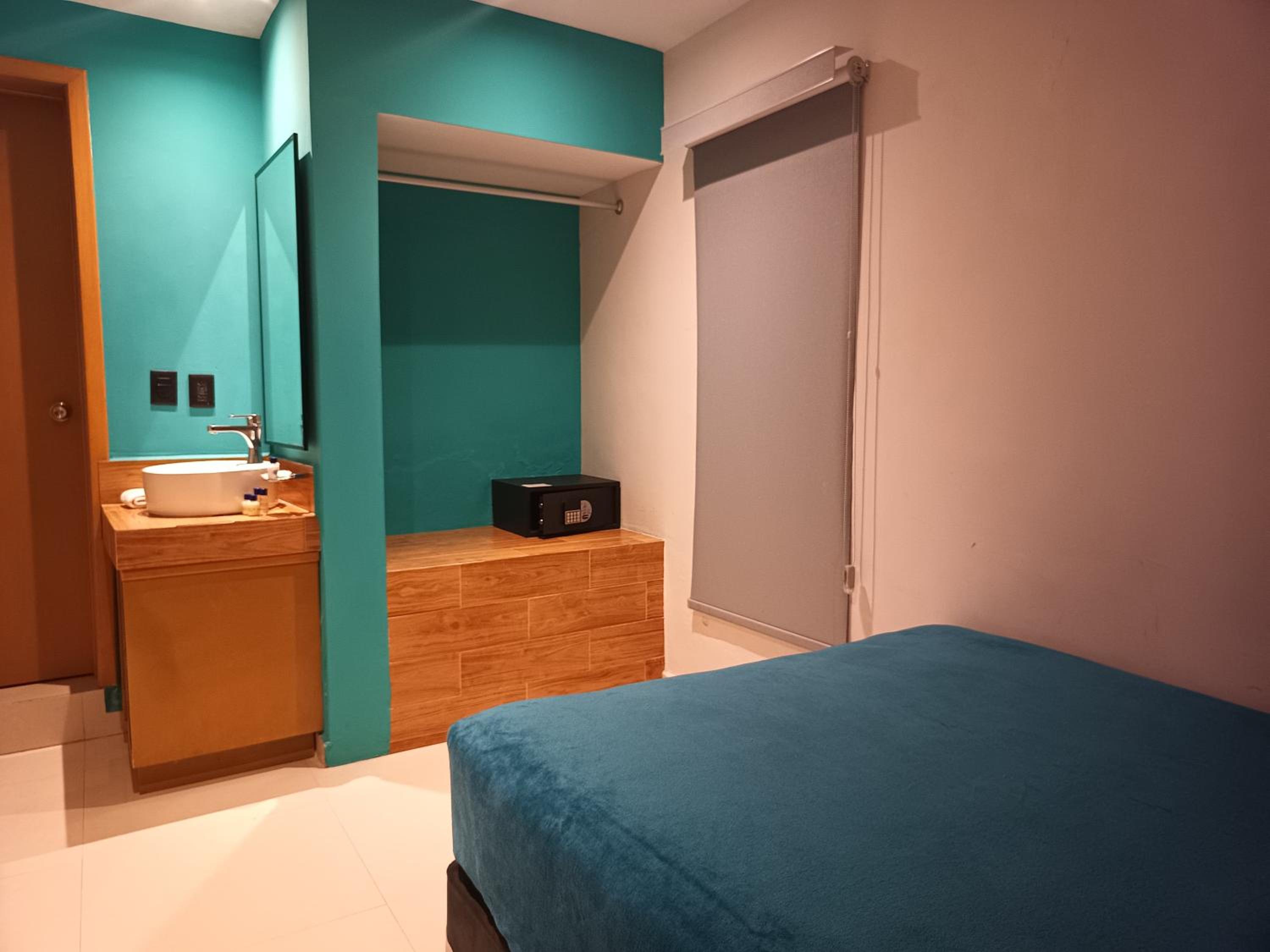 Queen Room - Photo 10