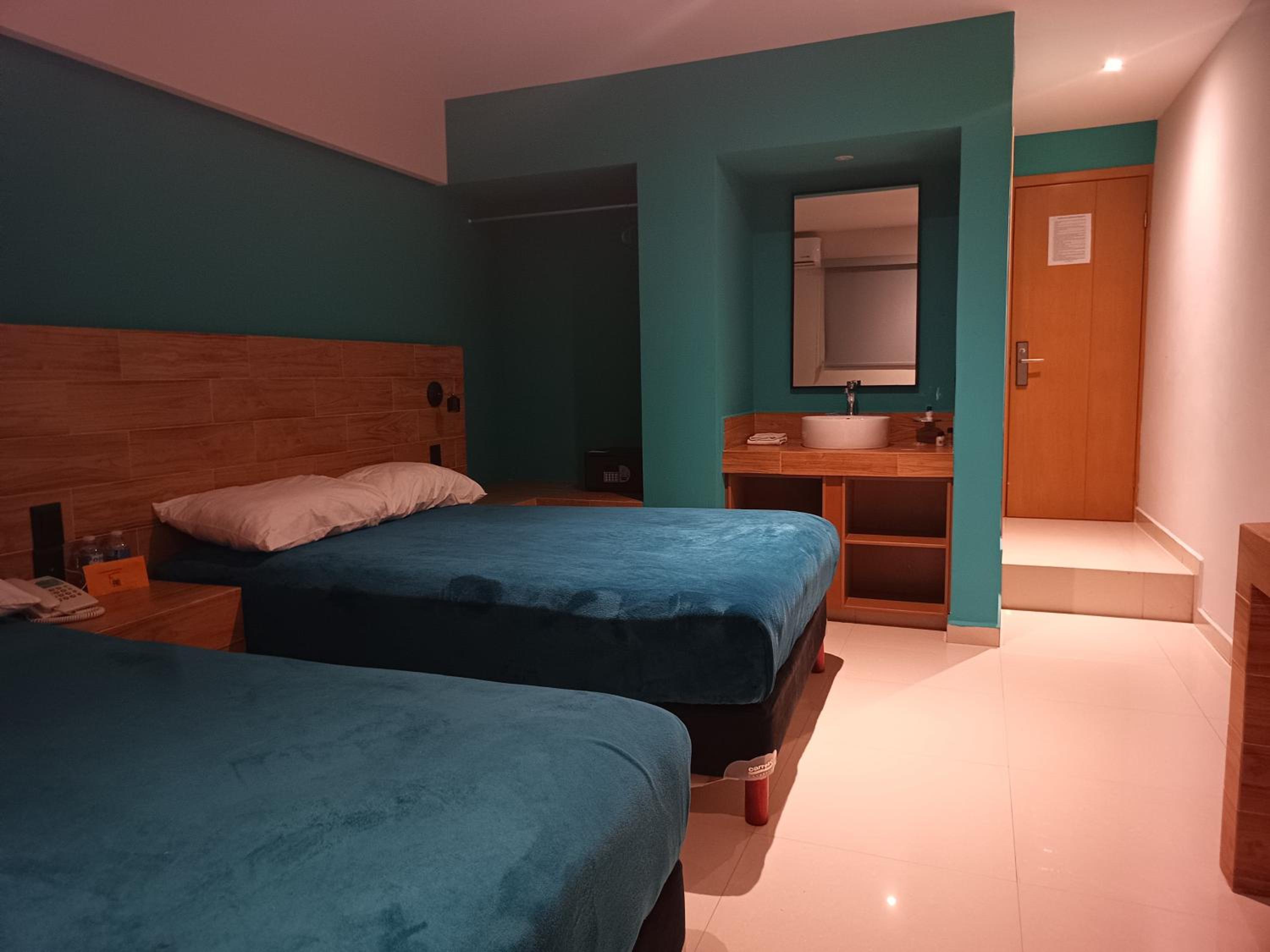 Standard Double Room - Photo 11
