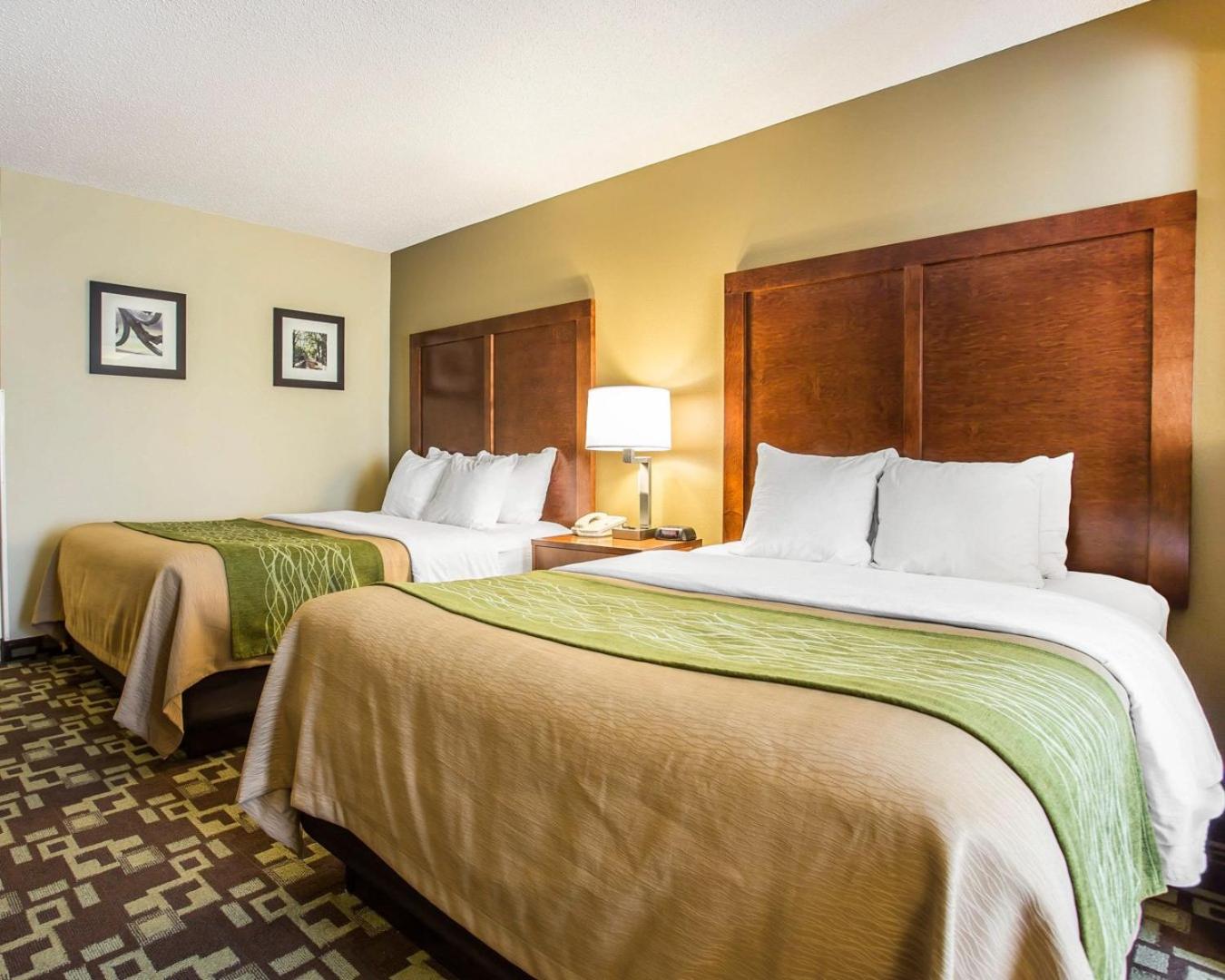 Queen Room with Two Queen Beds - Non-Smoking - Photo 1