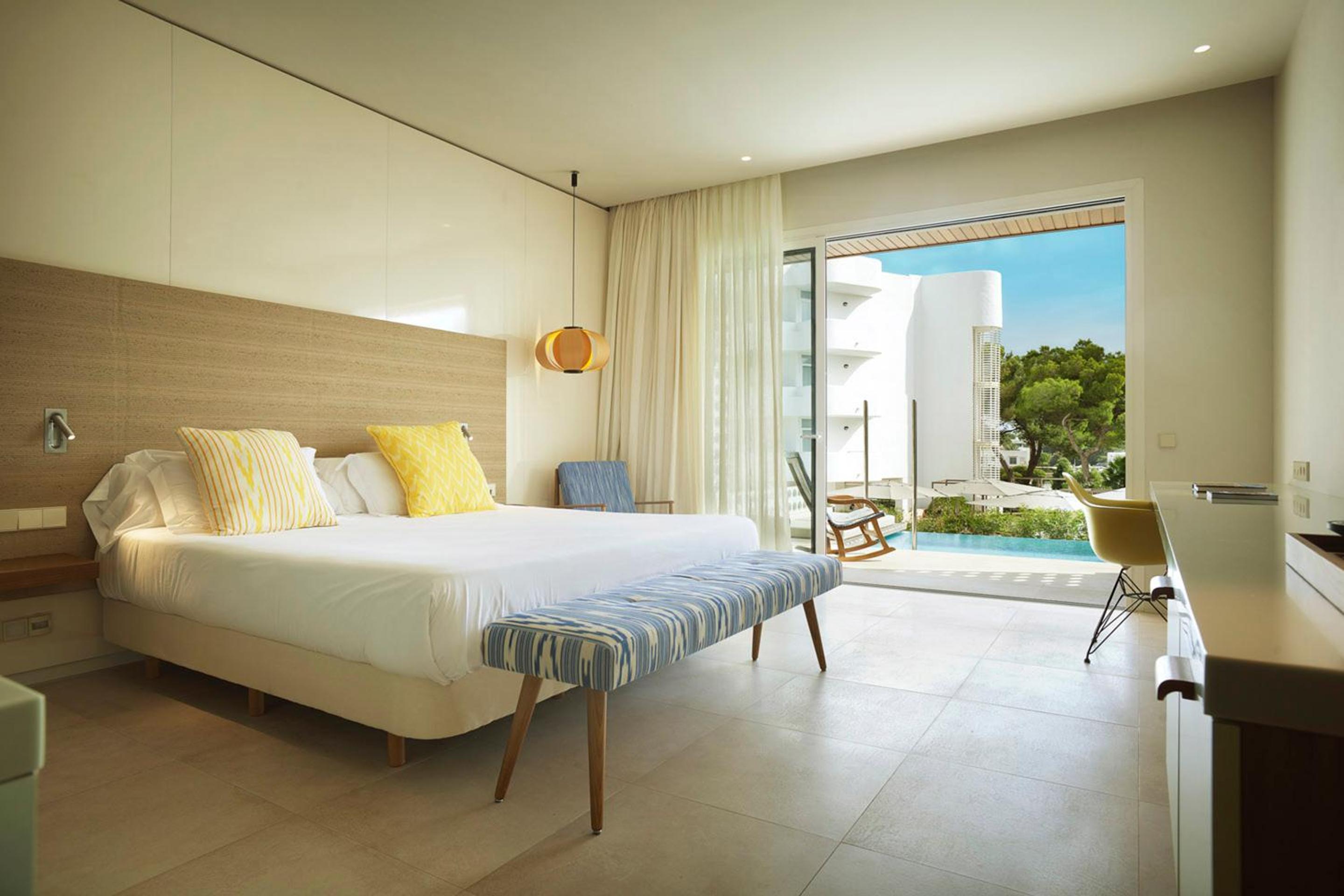 Suite Junior con Acceso Directo a la Piscina