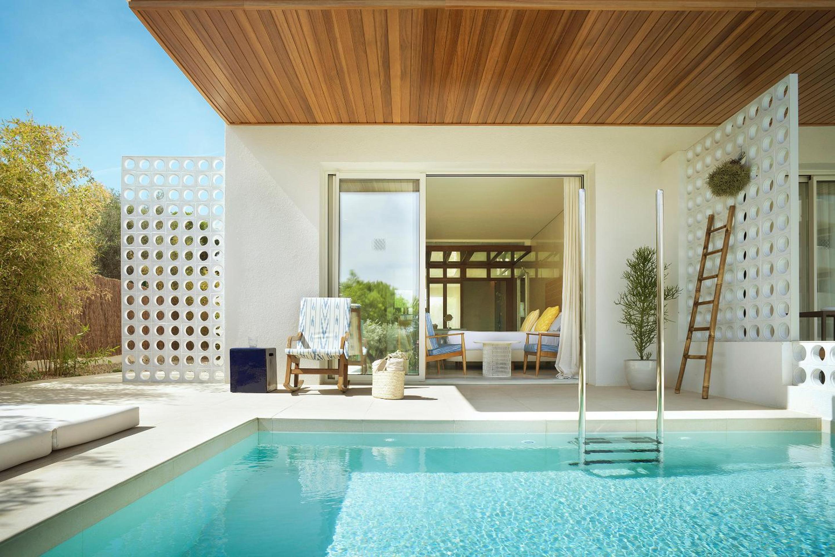 Suite Junior con Acceso Directo a la Piscina