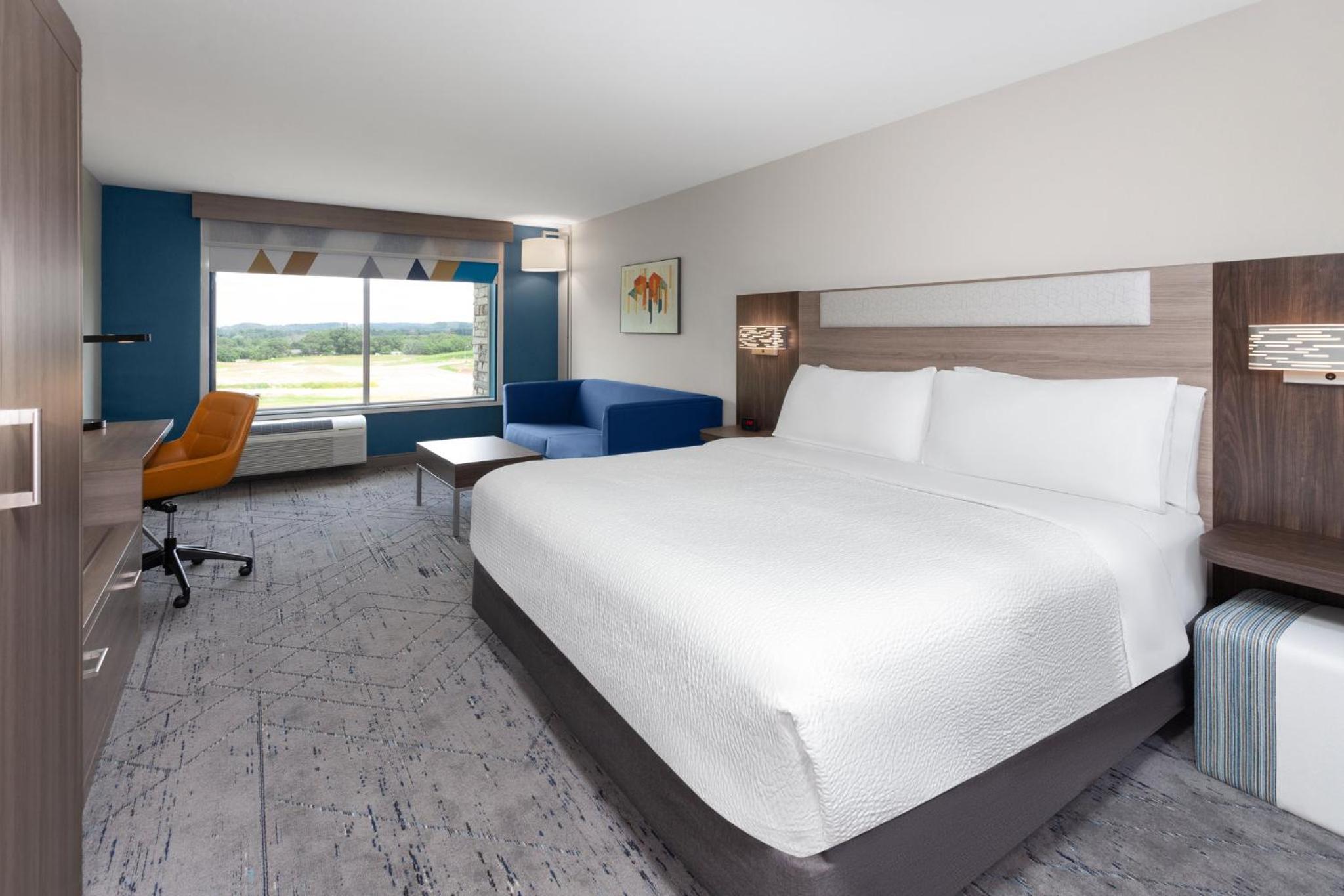King Suite with Sofa Bed - Photo 3