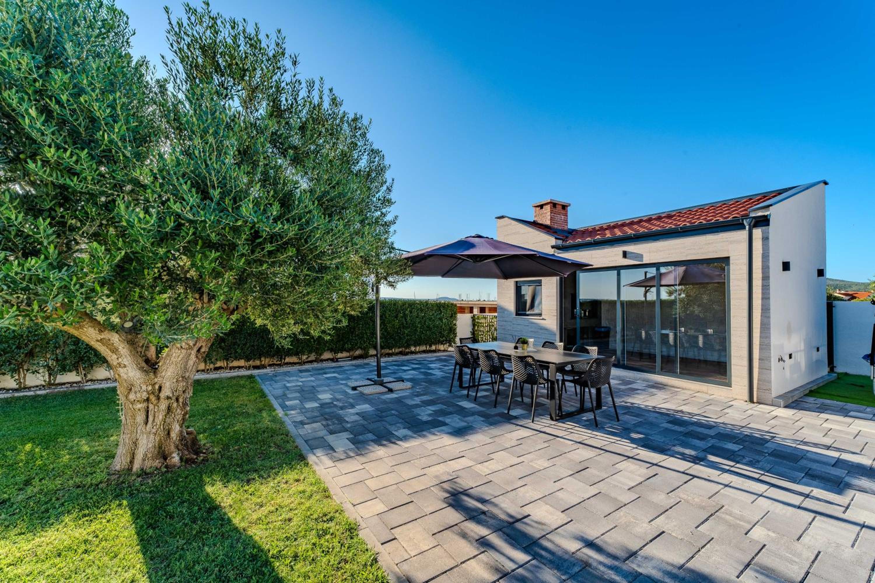 Villa photo 2