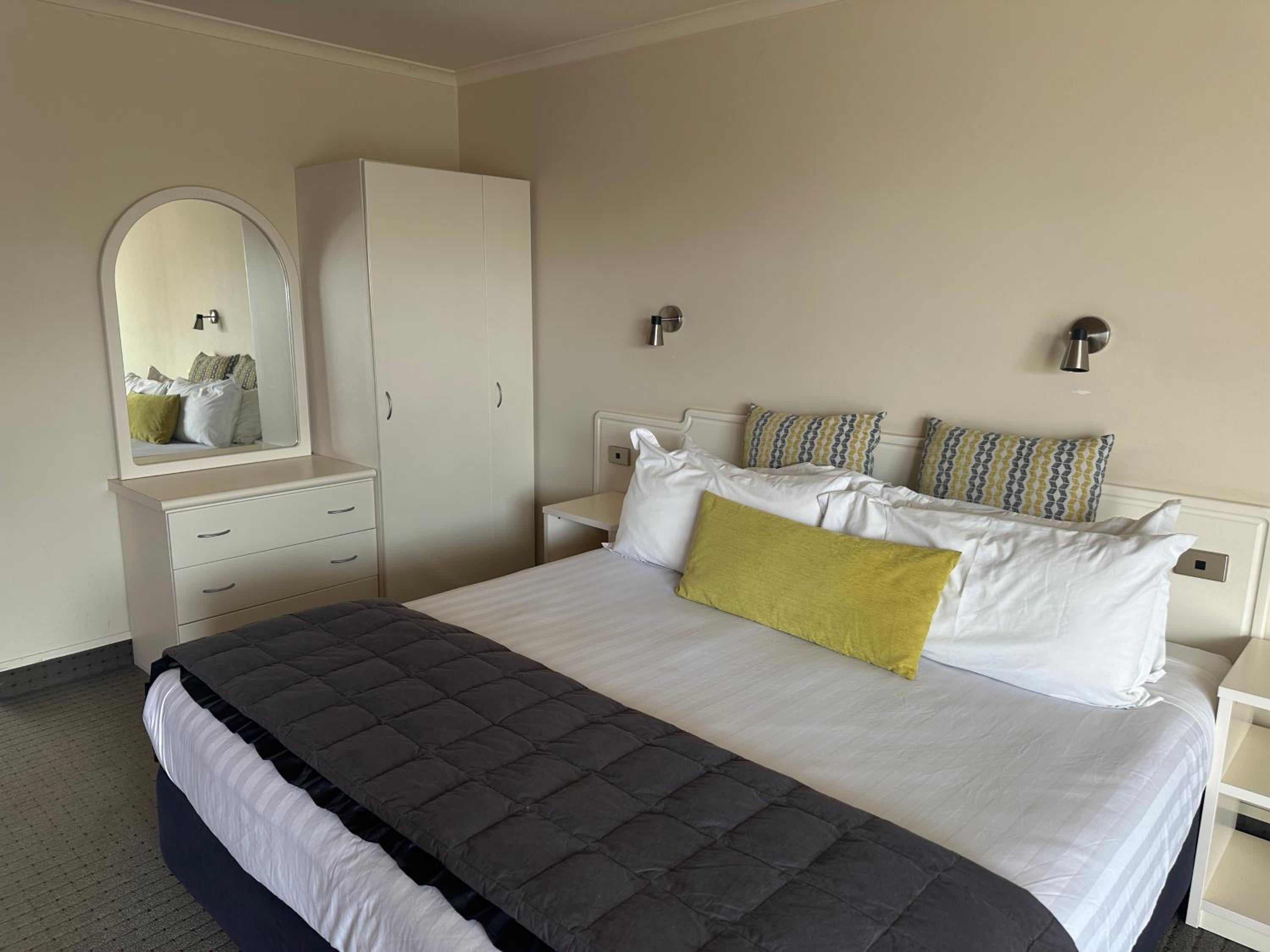 Queen Suite photo 1