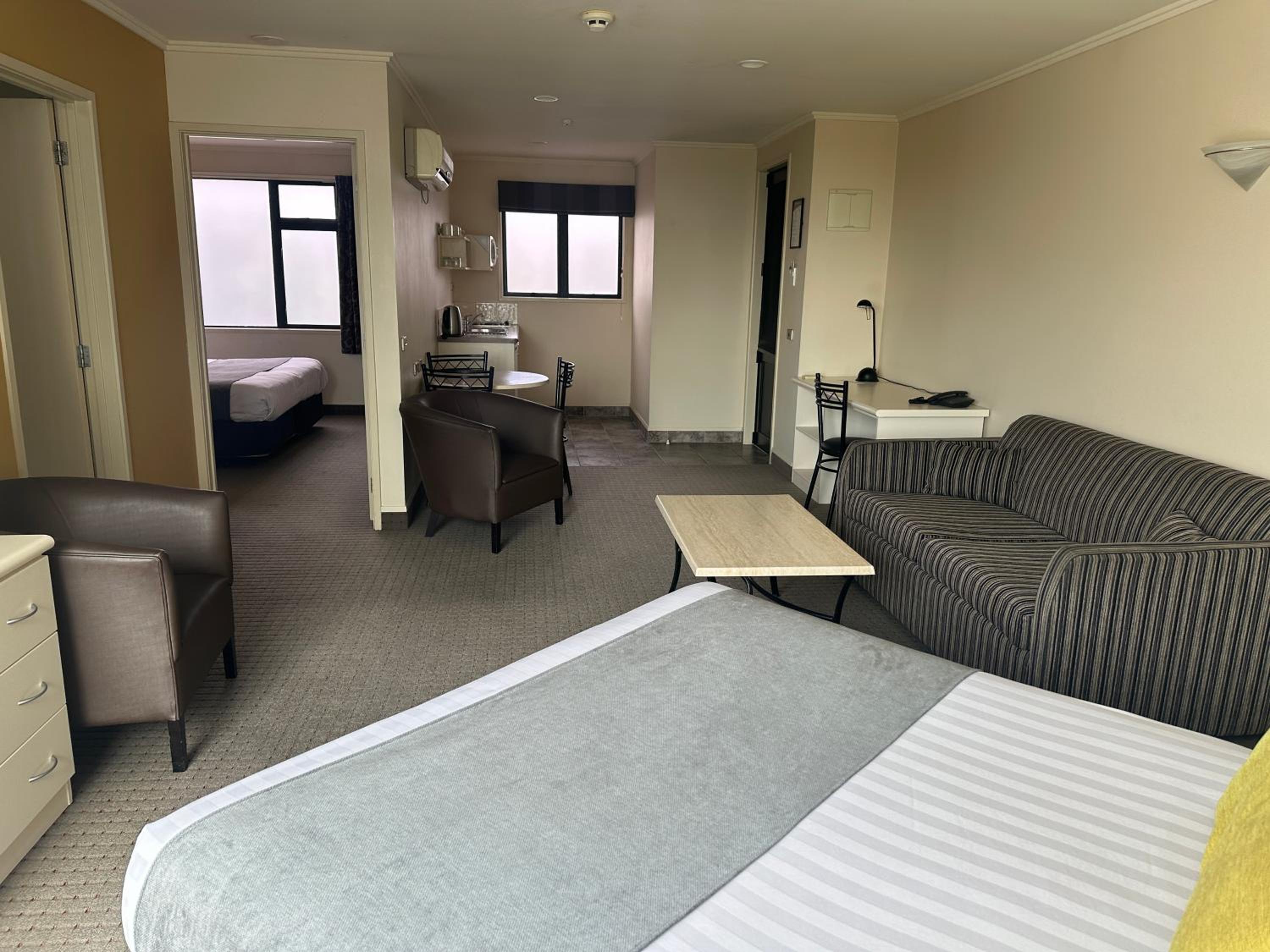 Executive Suite - Photo 3