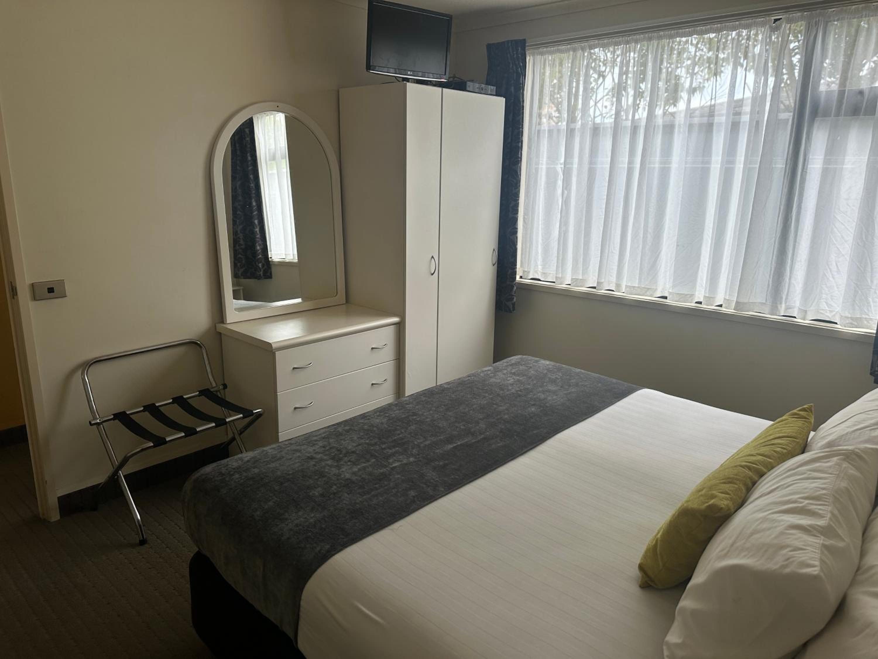 Executive Suite - Photo 4