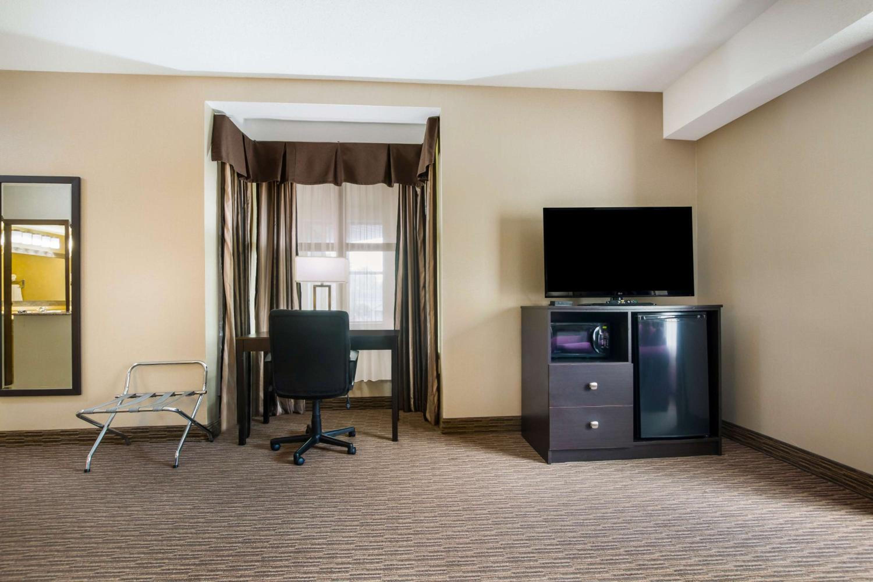 Business King Room - Non-Smoking photo 3