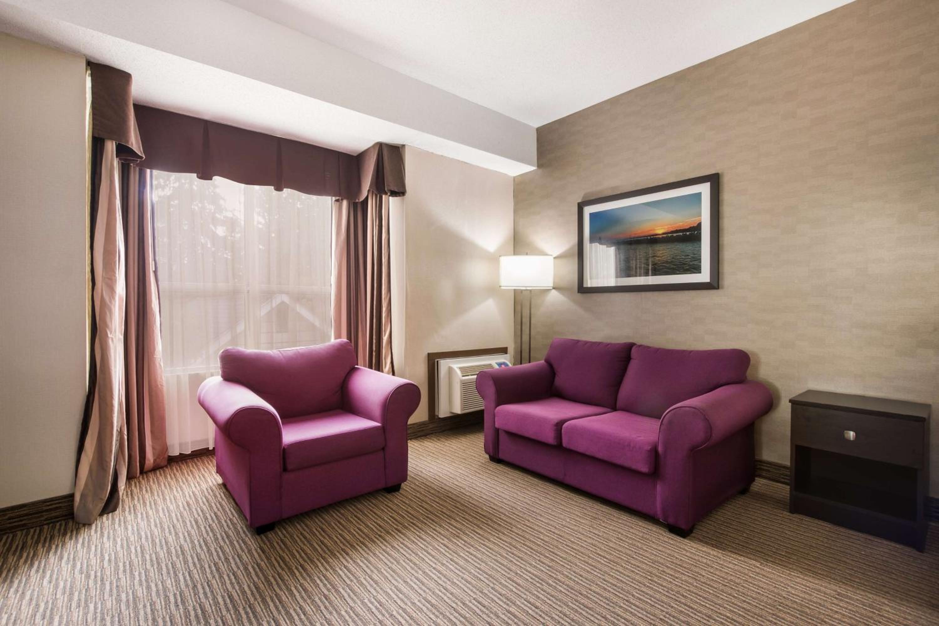 King Room with Sofa Bed - Non-Smoking photo 2