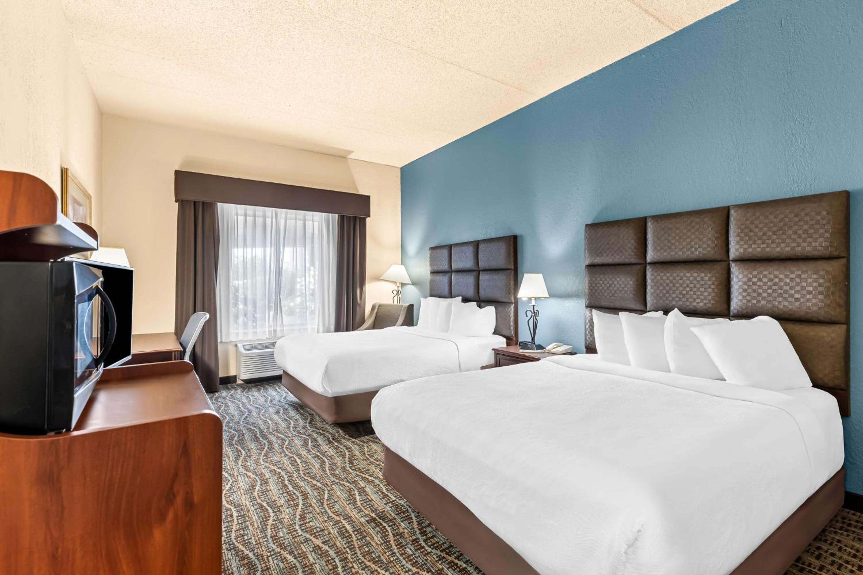 Queen Room with Two Queen Beds and Roll In Shower - Disability Access - Photo 1