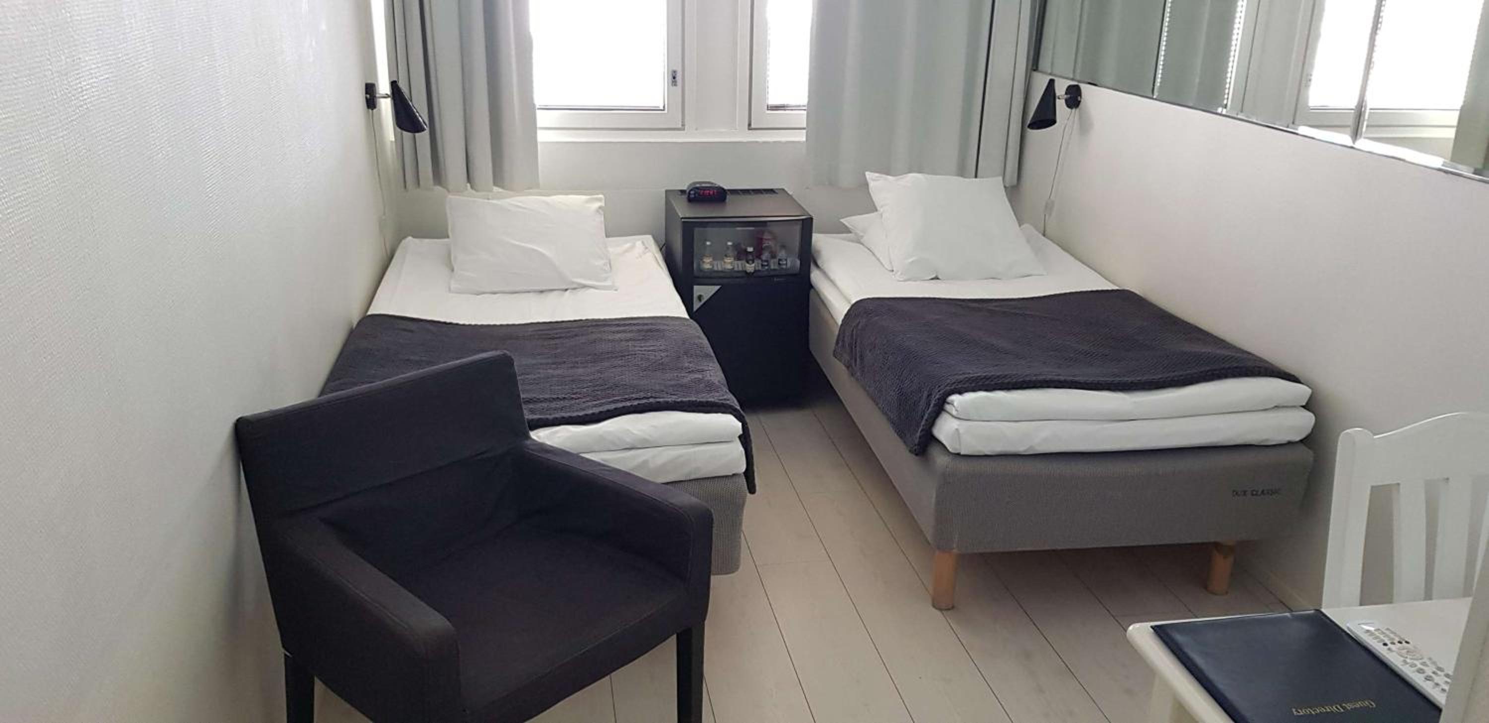 Economy Twin Room - Photo 4