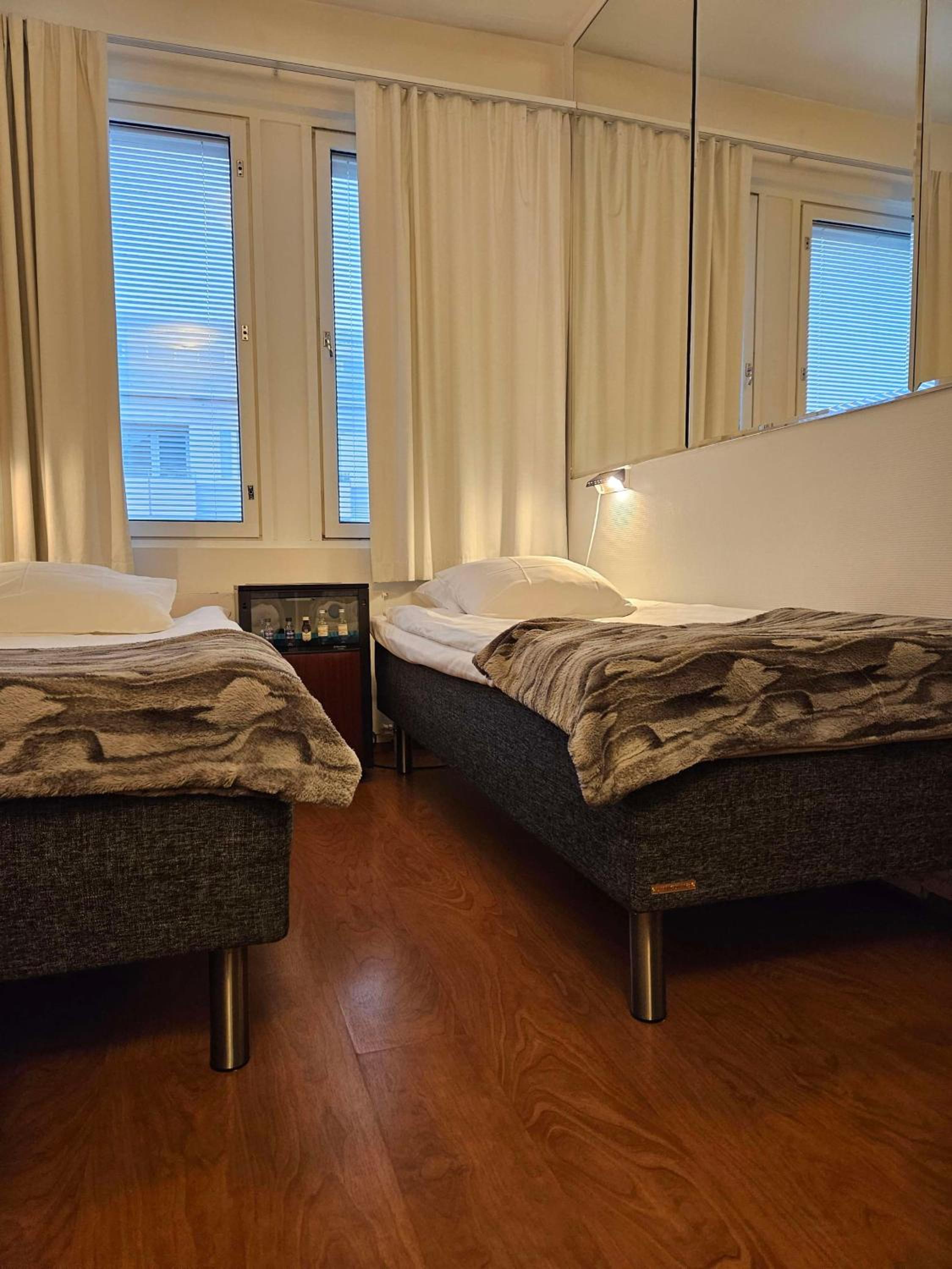 Economy Twin Room - Photo 13