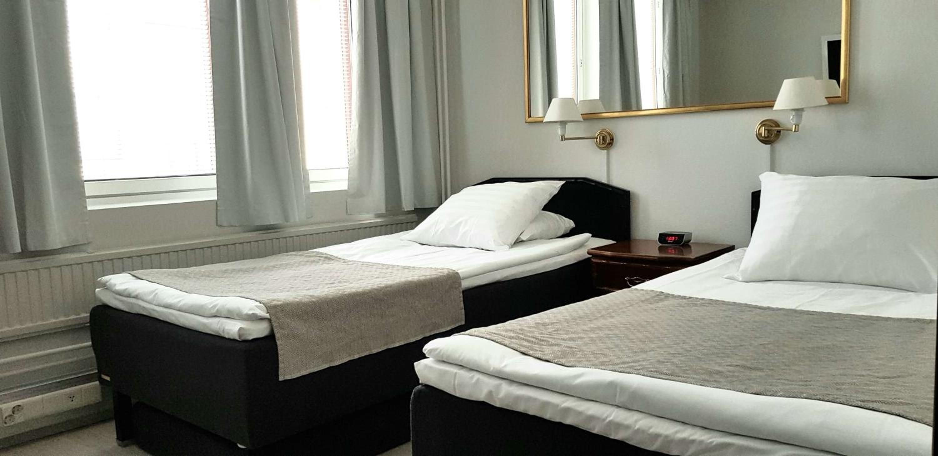 Twin Room - Photo 17