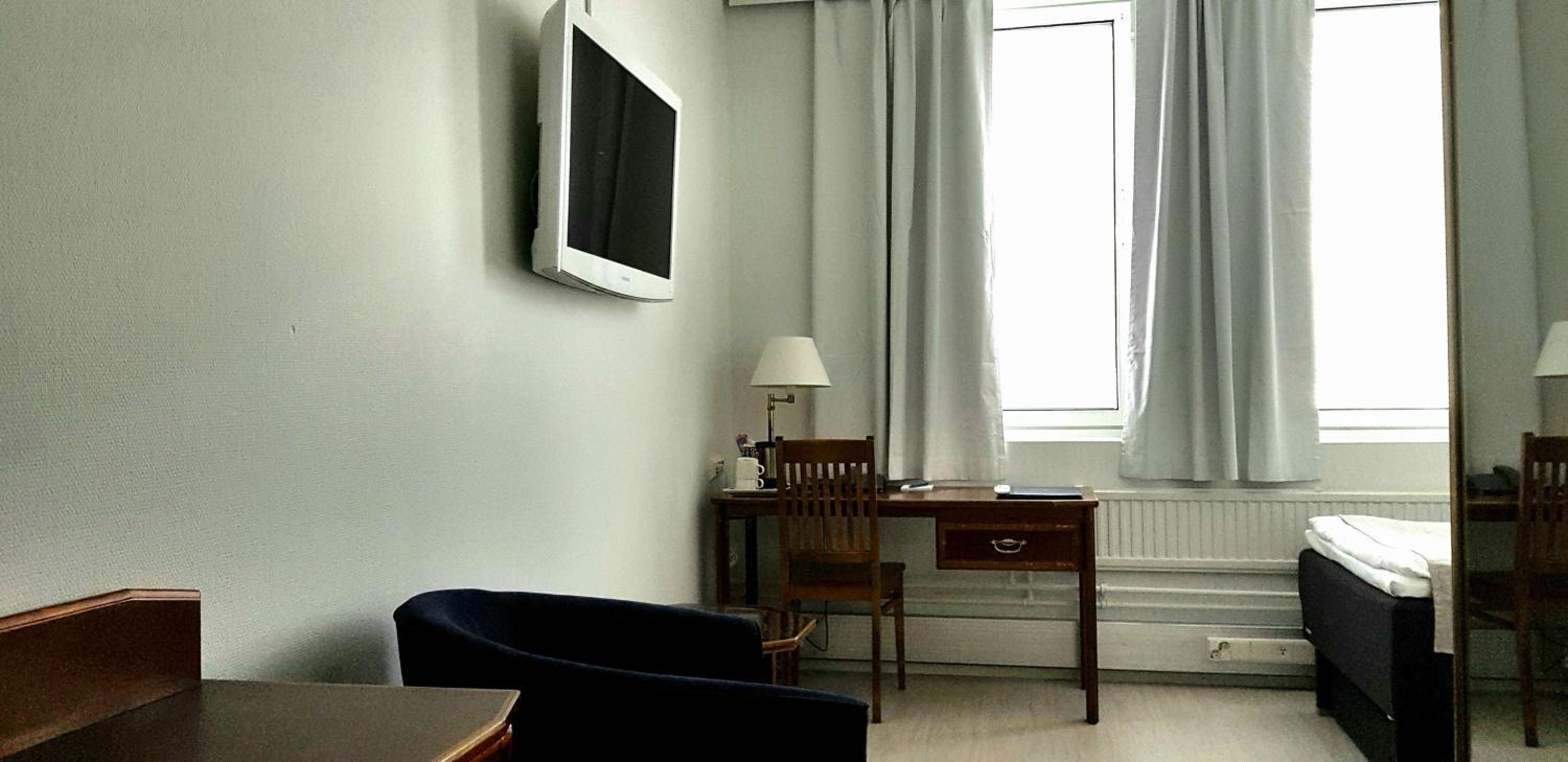 Twin Room - Photo 16