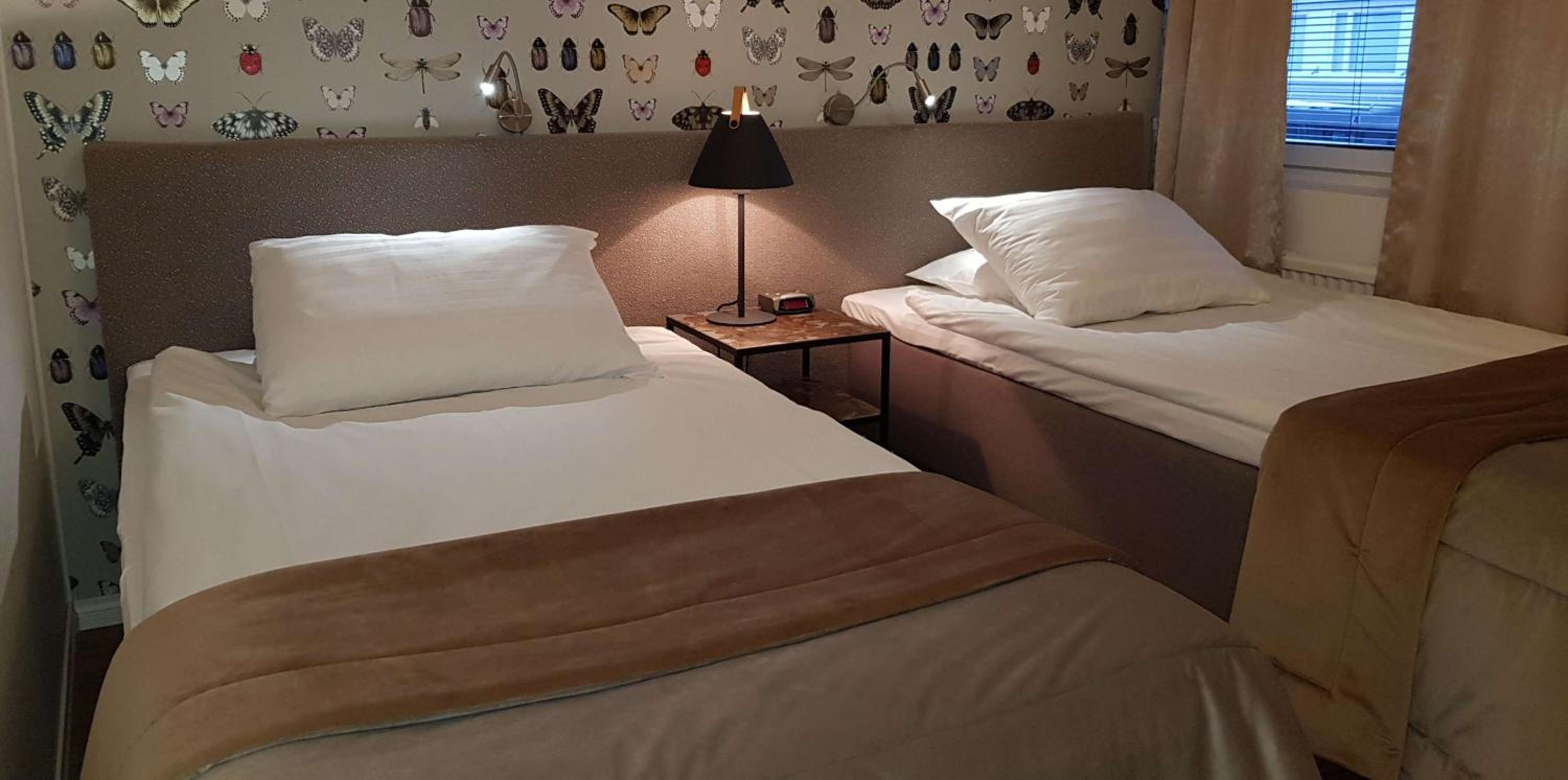 Twin Room - Photo 21