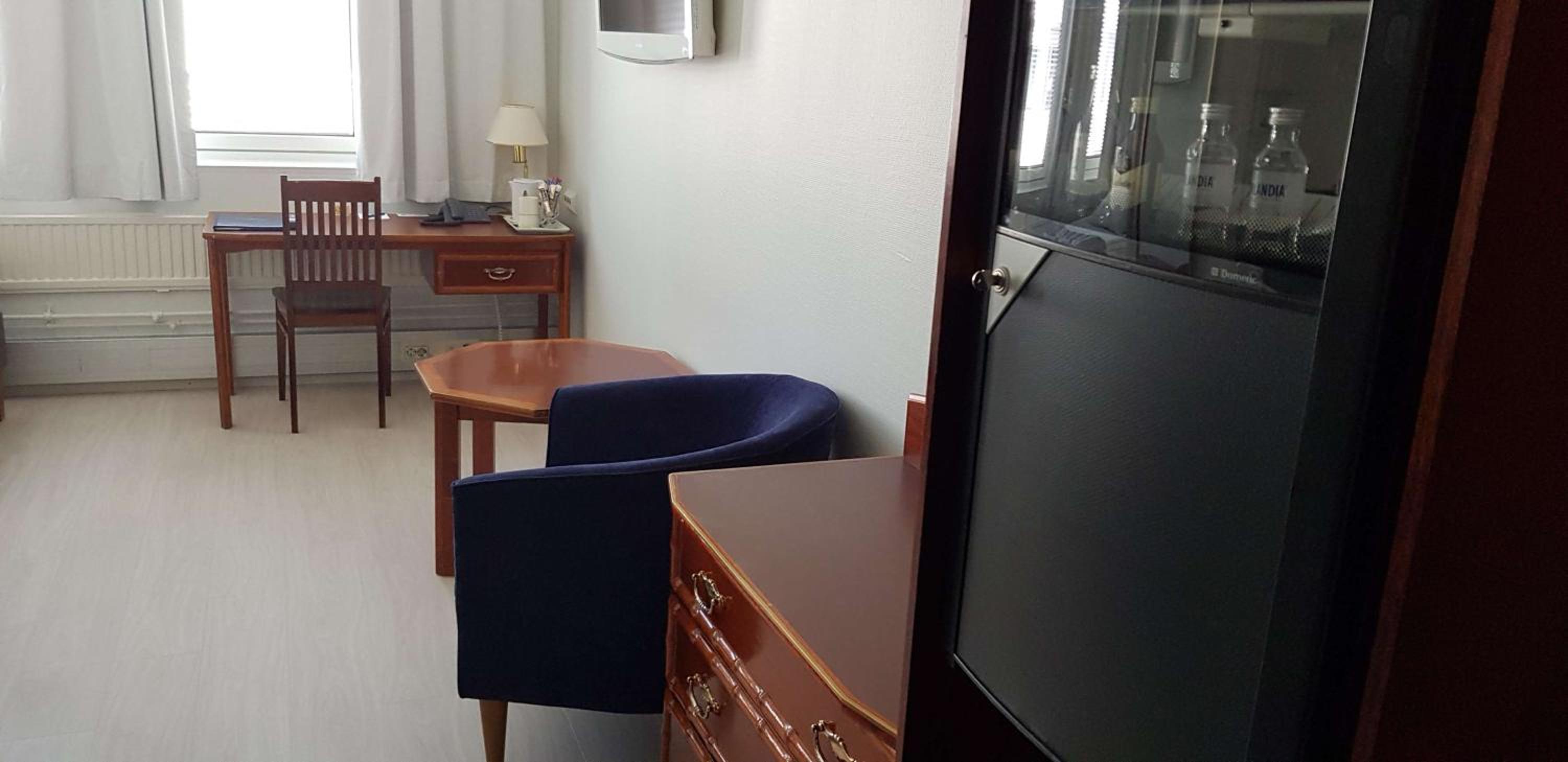 Twin Room - Photo 15