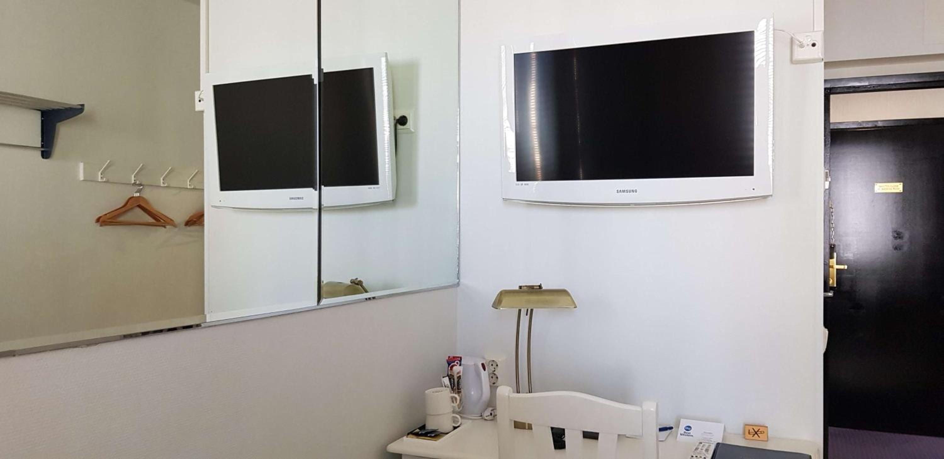 Economy Twin Room - Photo 8