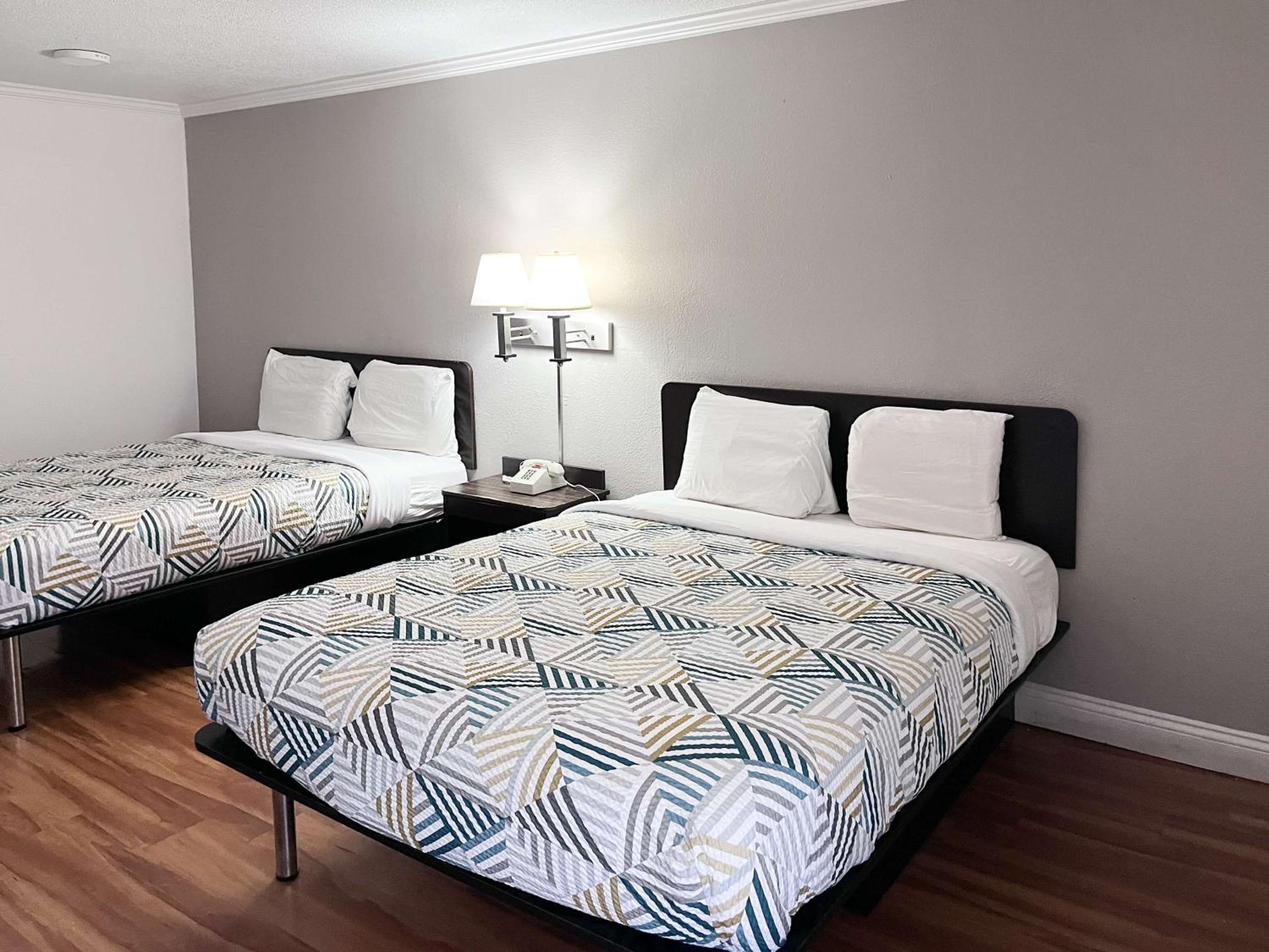 Queen Room with Two Queen Beds - Non-Smoking photo 1