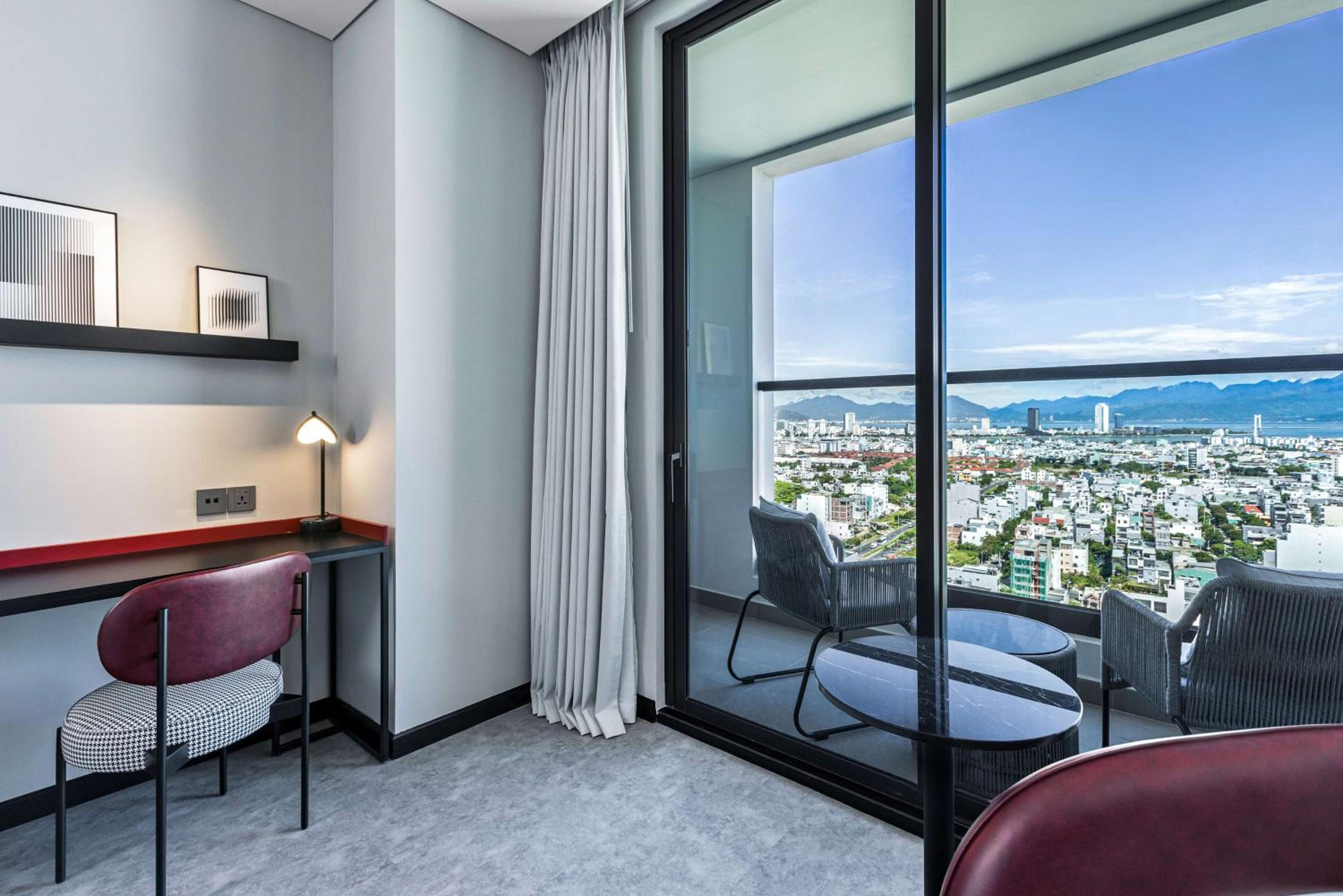 Executive Room with Balcony - City View - Photo 3