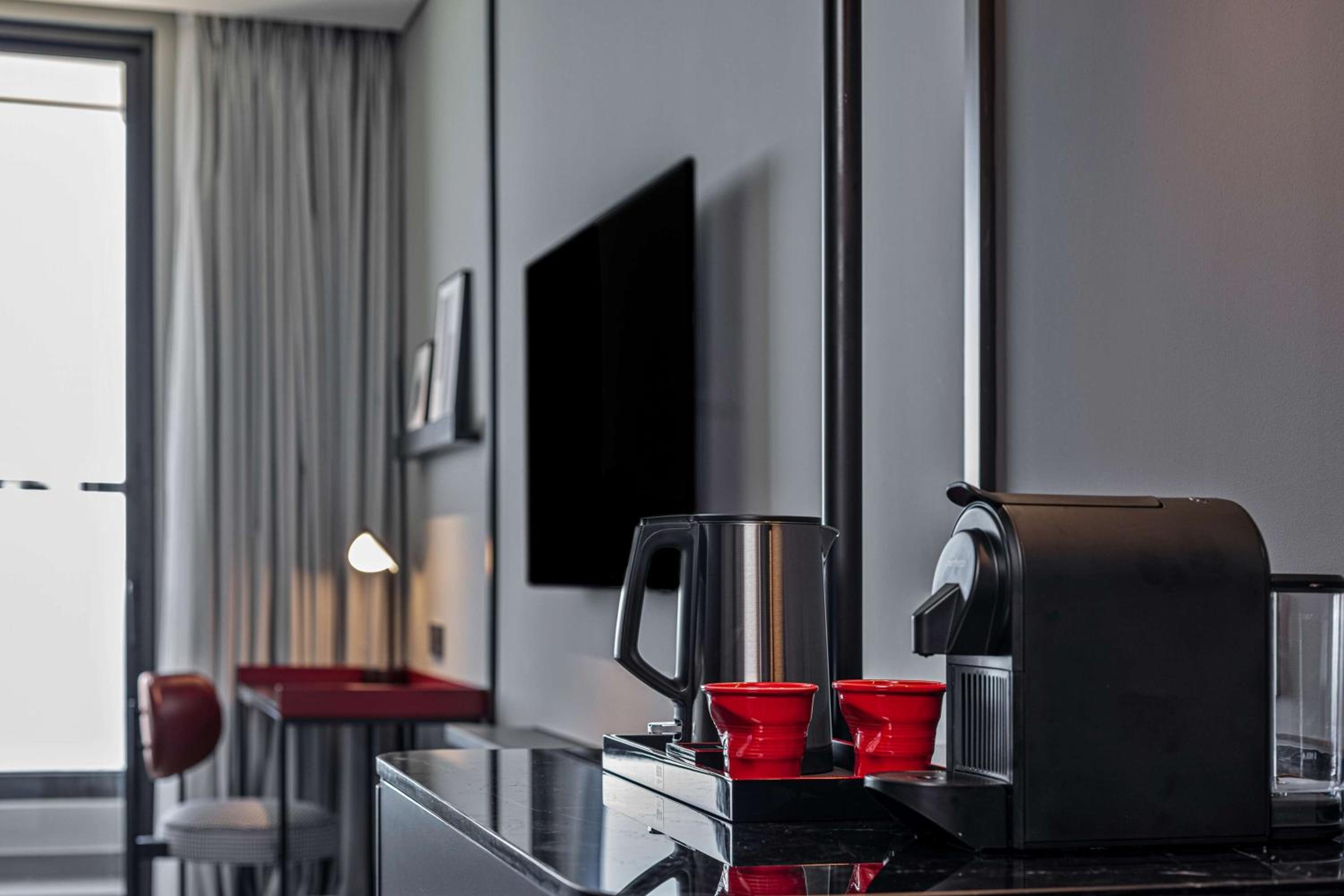 Executive Room with Balcony - City View - Photo 2