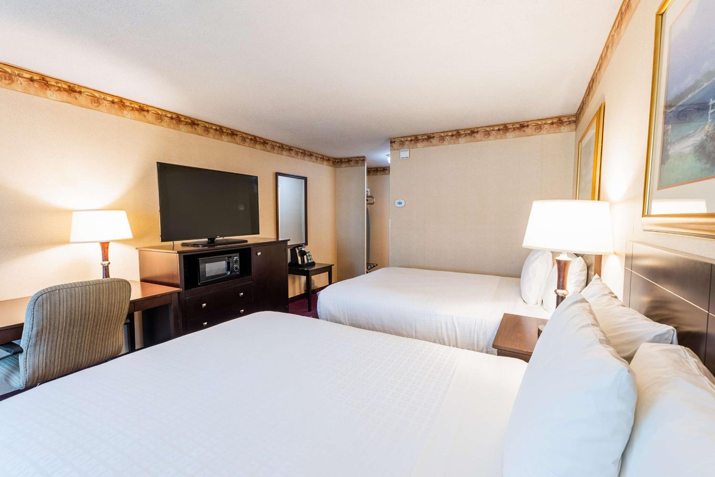 A Room with Two Double Beds - Photo 1