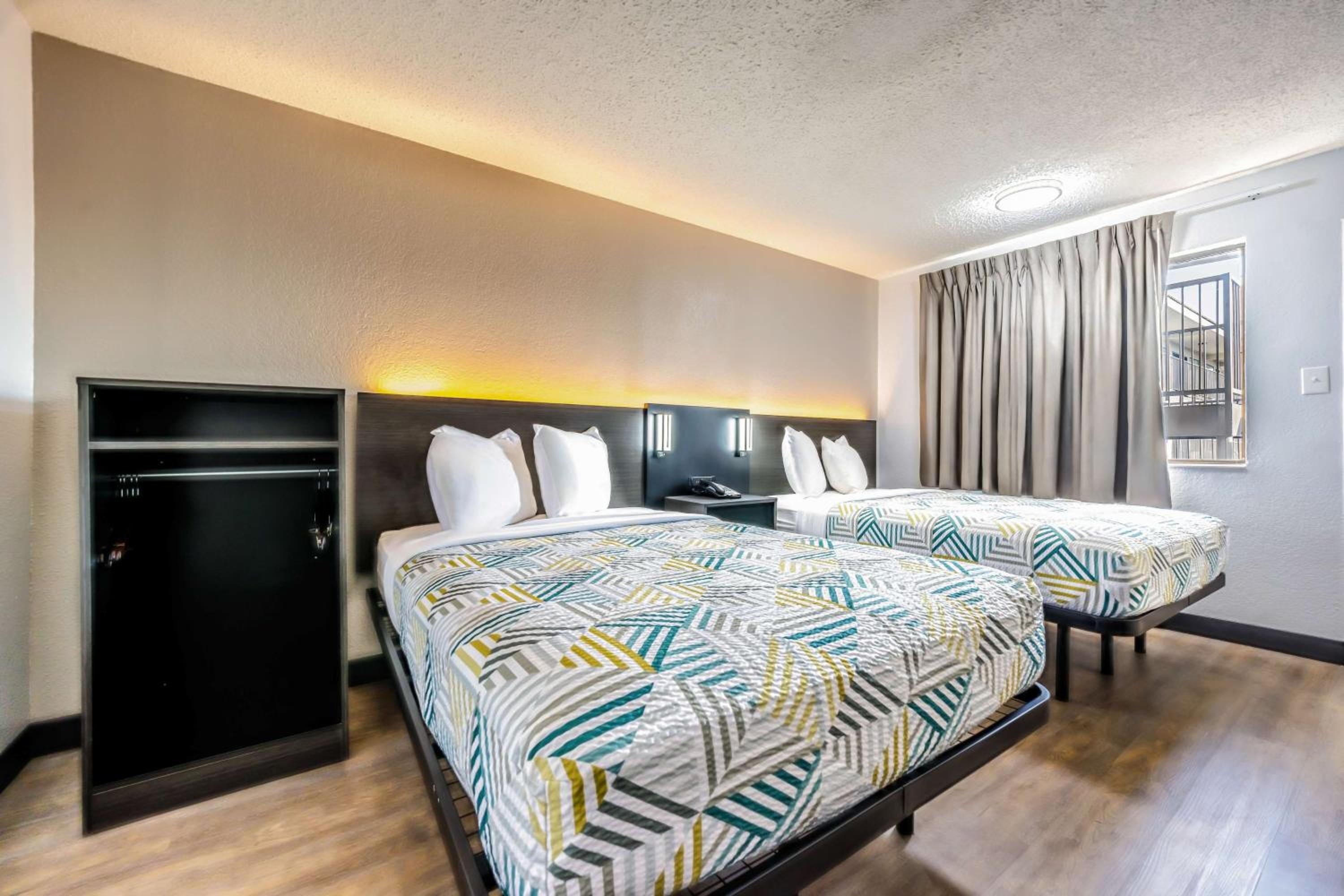 Quadruple Room - Disability Access - Non-Smoking photo 1