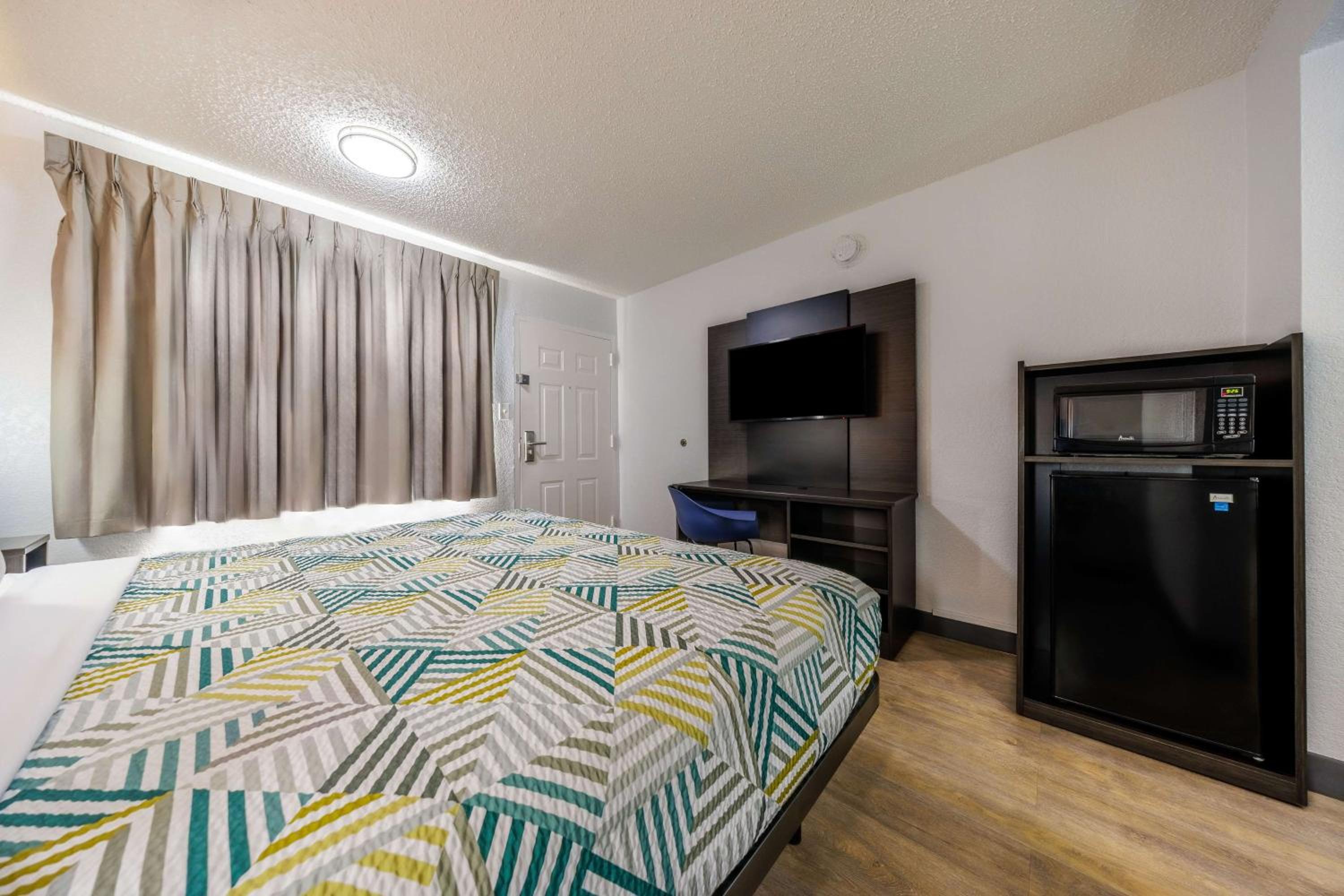 King Room - Non-Smoking photo 1