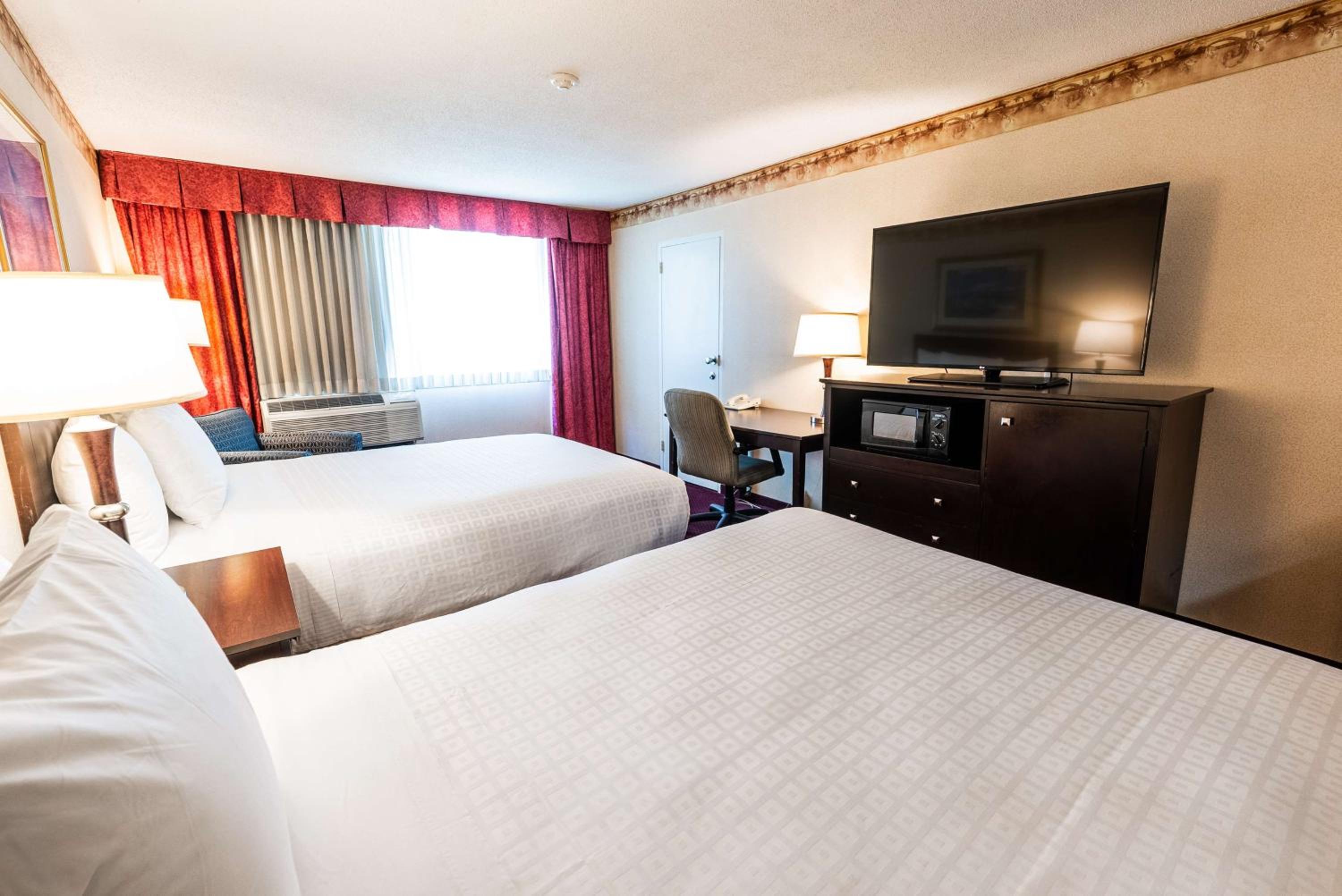 A Room with Two Double Beds - Photo 3