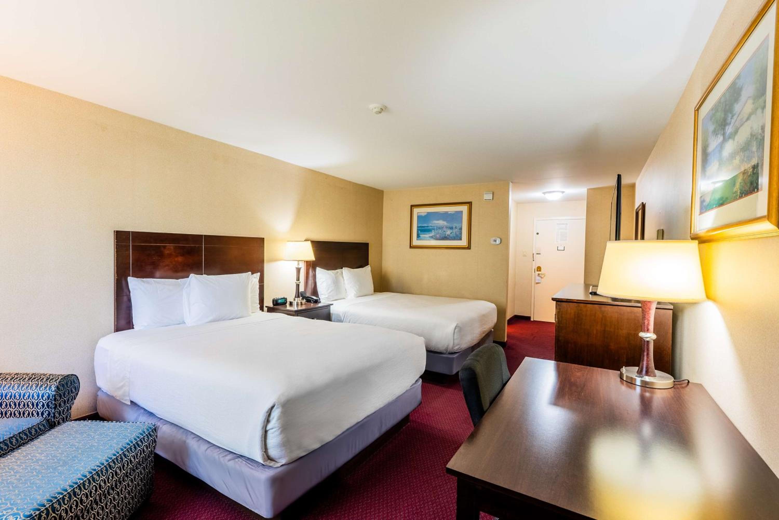 Standard Queen Room - Photo 6