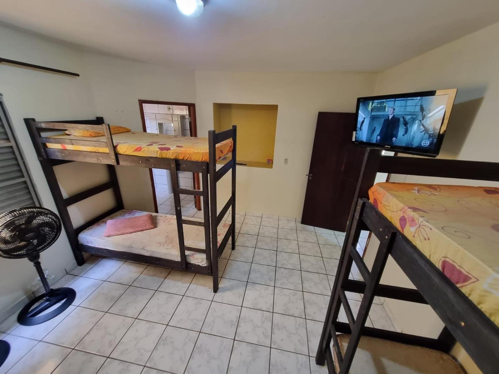 Five-Bedroom House photo 1