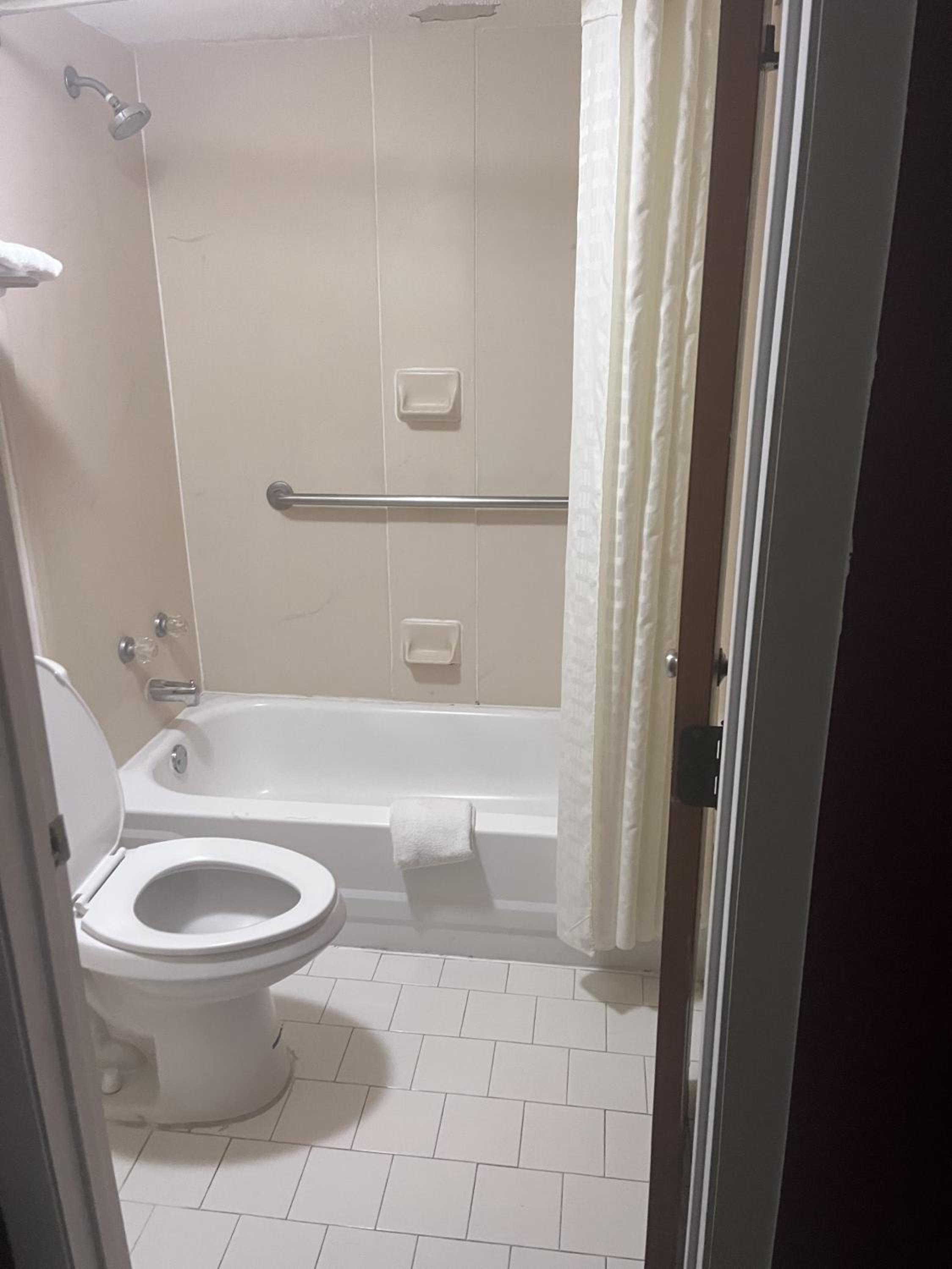 King Room - Non Smoking - Photo 2