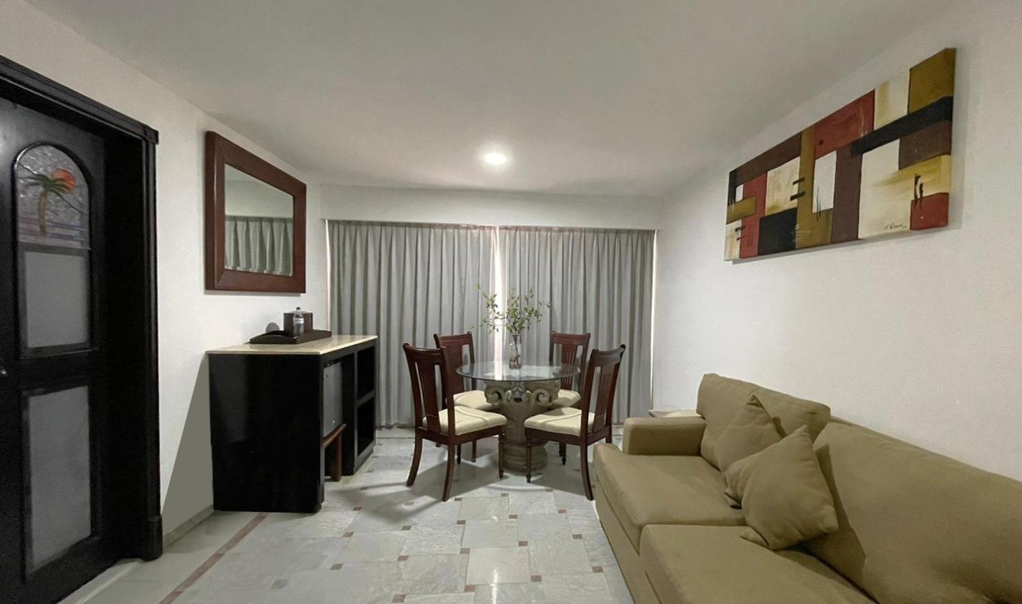 Deluxe Queen Room With Two Queen Beds photo 2