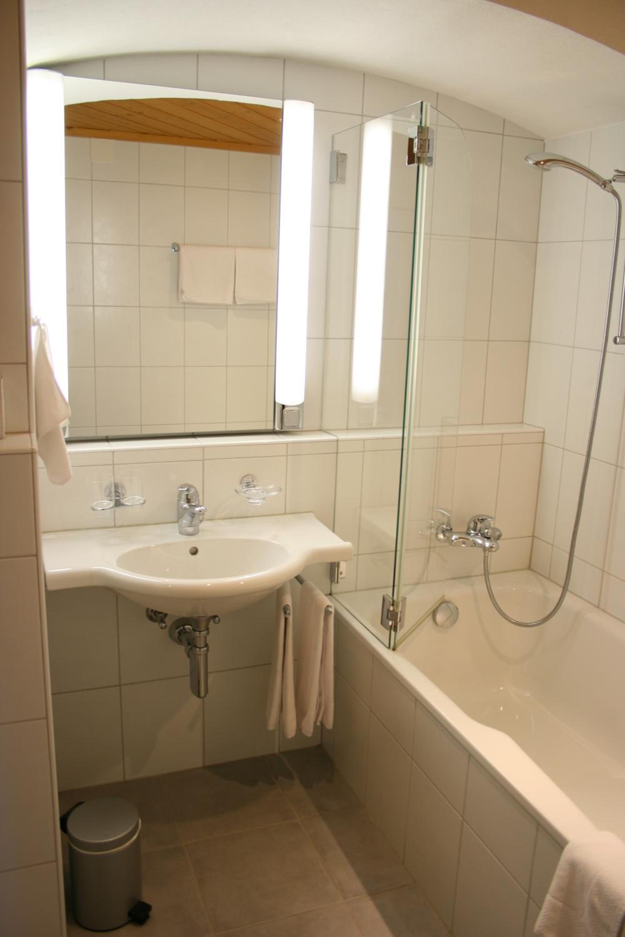 Double or Twin Room - Photo 2