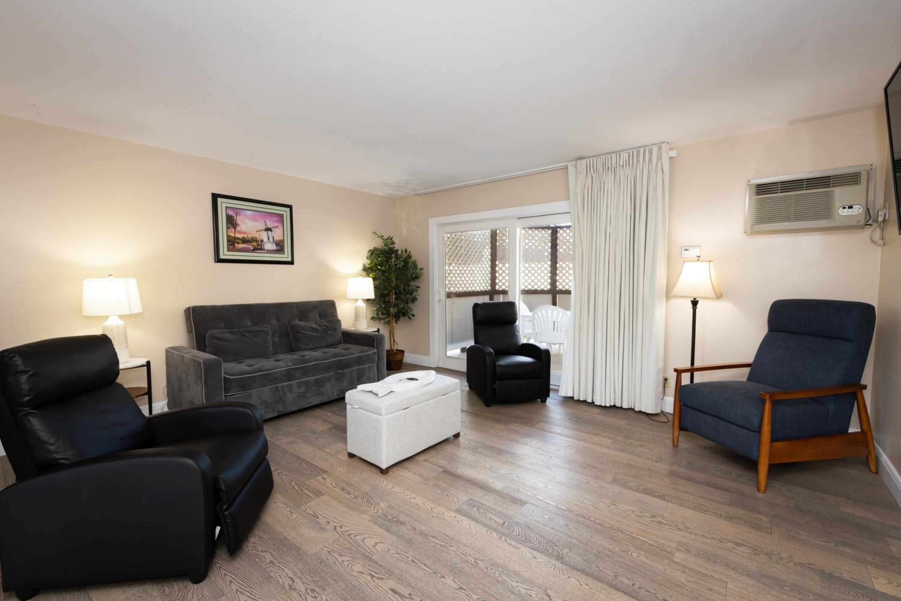 King Suite - Photo 2