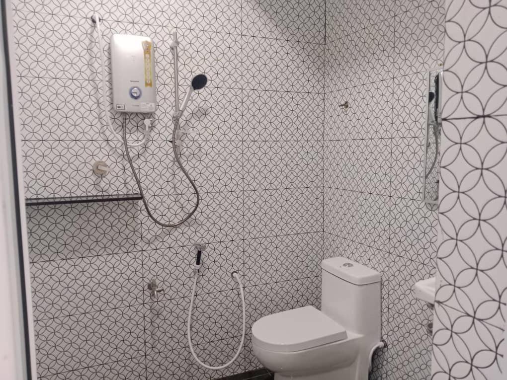 Family Room with Bathroom photo 3
