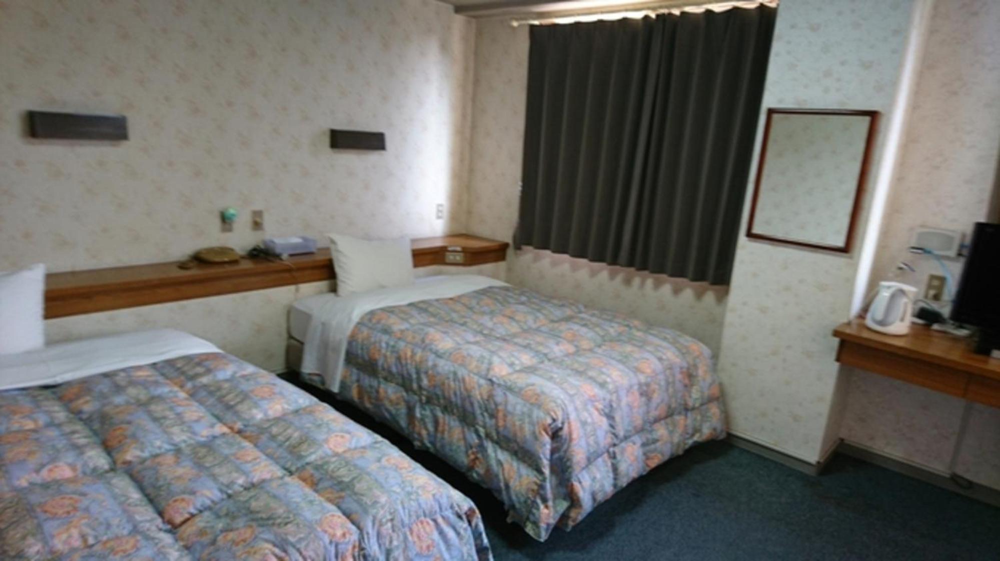 Twin Room - Smoking photo 1