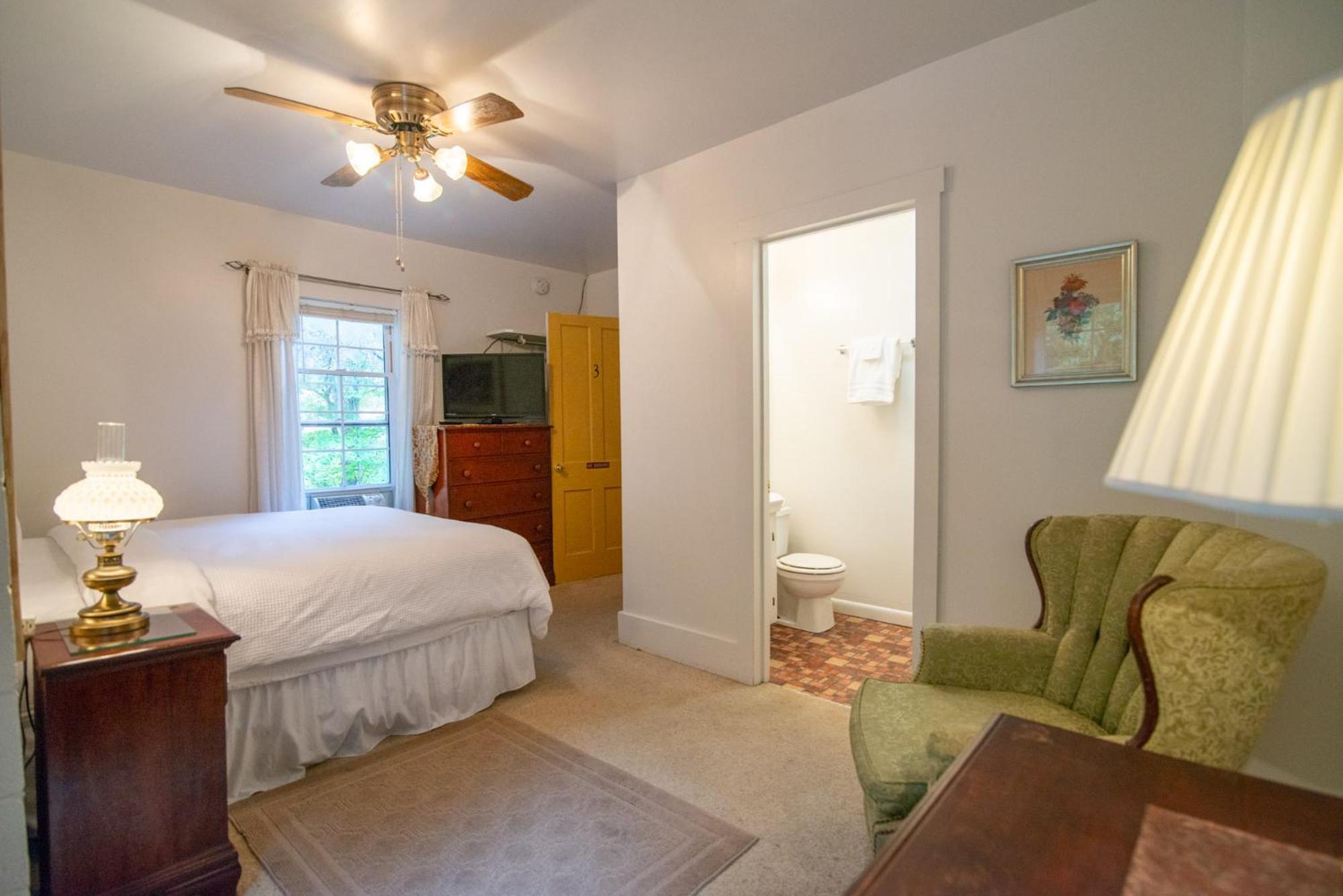 Standard Queen Room - Photo 2