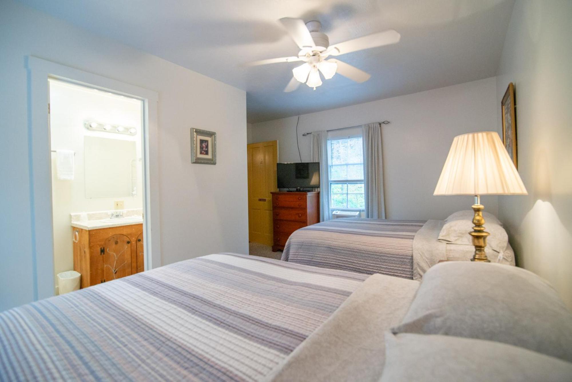 Standard Double Room - Photo 5