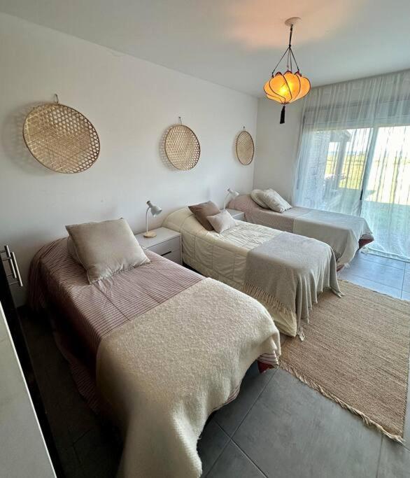 Five-Bedroom House photo 1