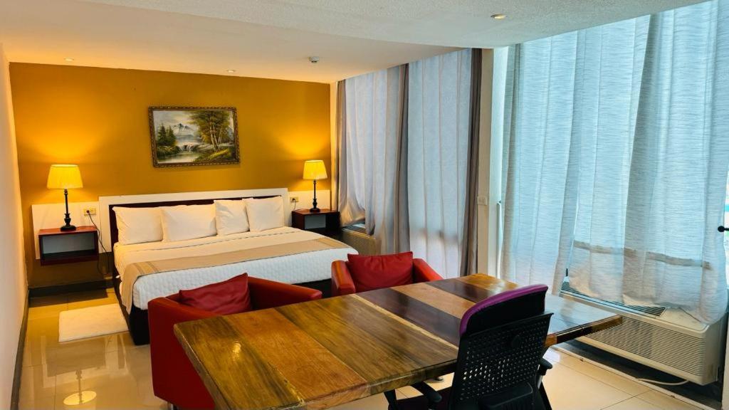 Suite with Spa Bath photo 3