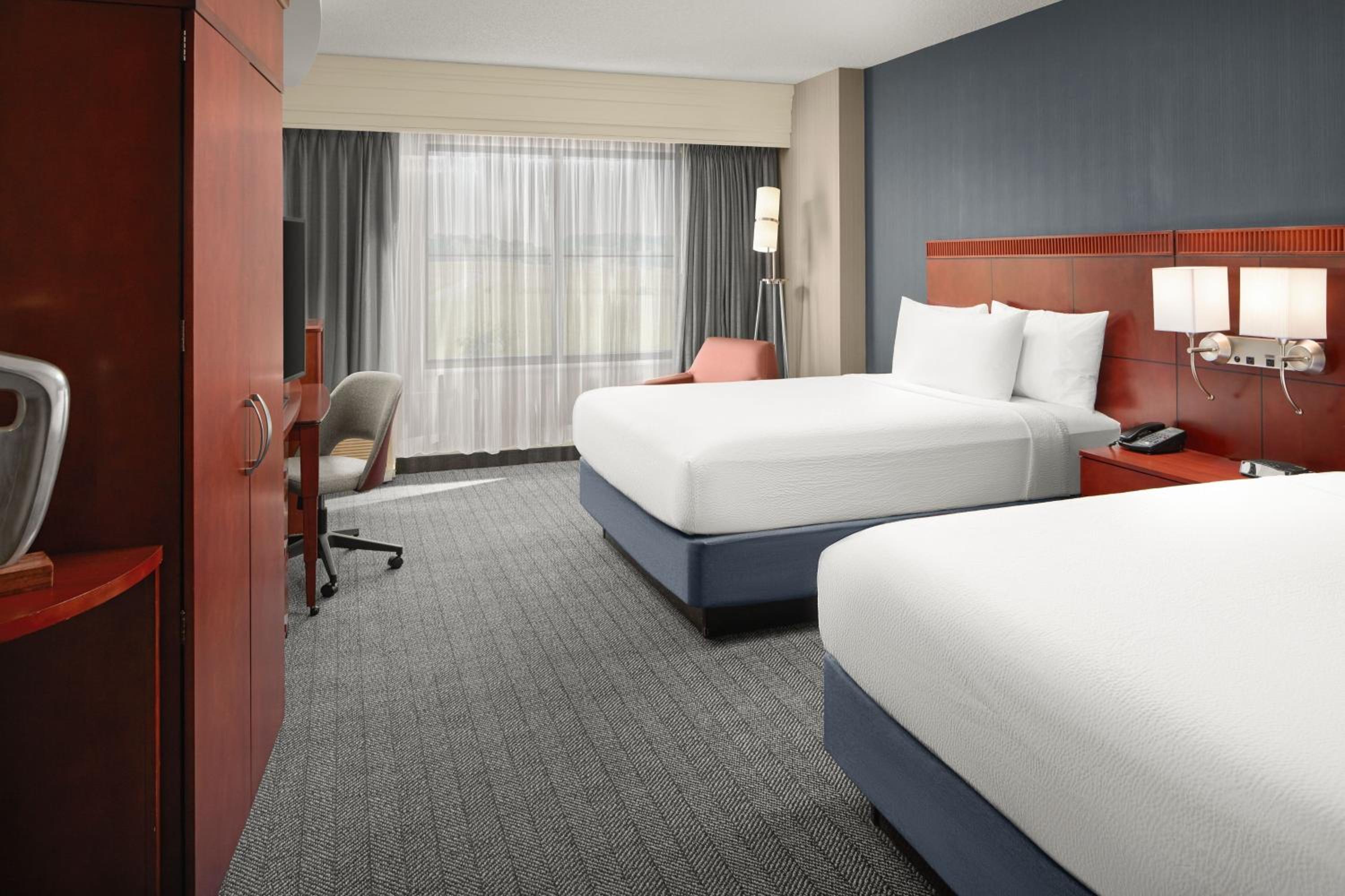 Queen Room with 2 Queen Beds - Photo 1
