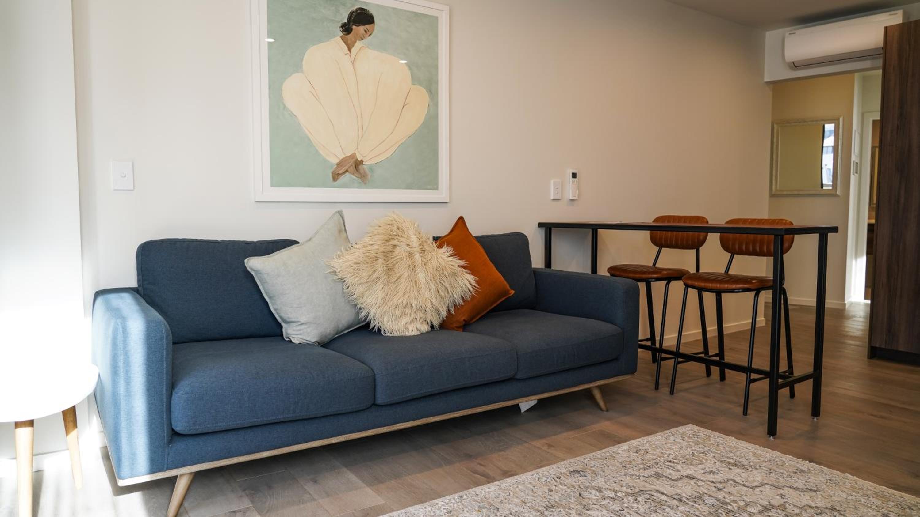 1 King Bed, Deluxe 1-Bedroom Apartment, Balcony, Non-Smoking - Photo 7