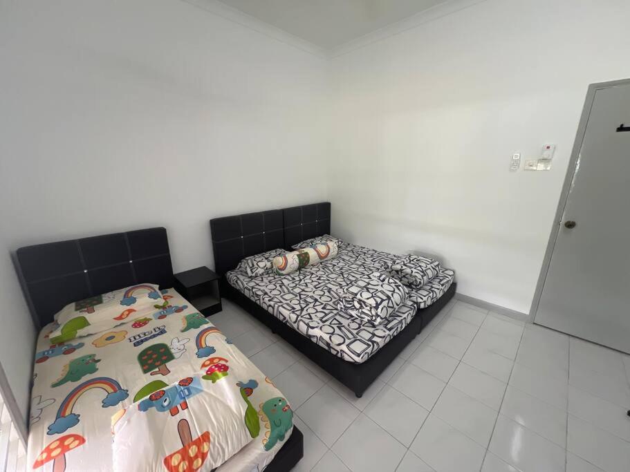 Four-Bedroom House photo 3