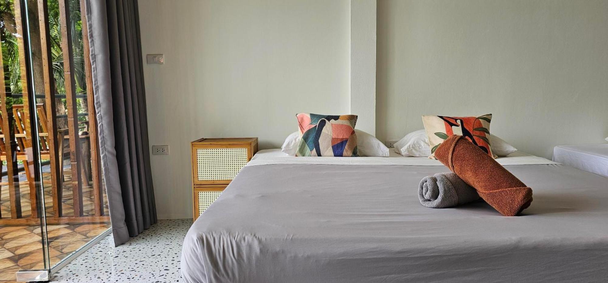 Double or Twin Room with Sea View - Photo 6
